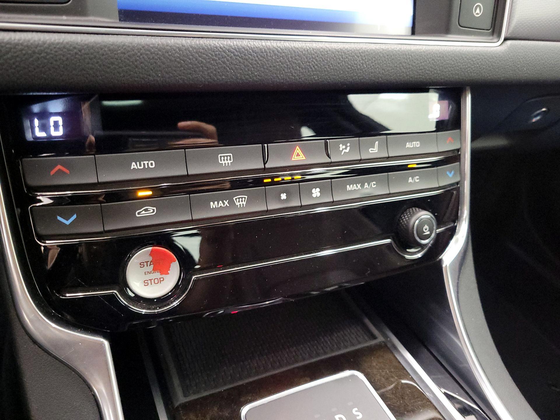 Thumbnail: 2016 Jaguar XF - 16