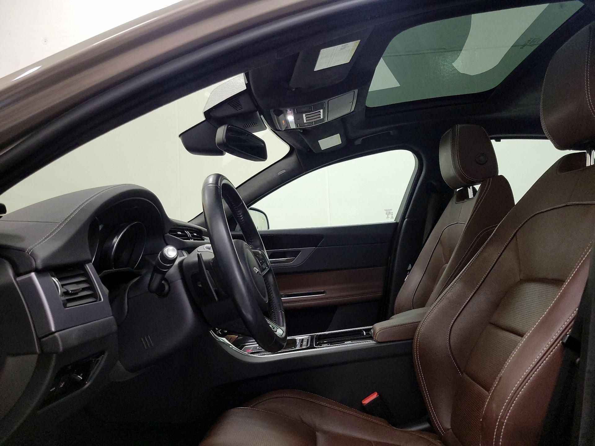 Thumbnail: 2016 Jaguar XF - 19