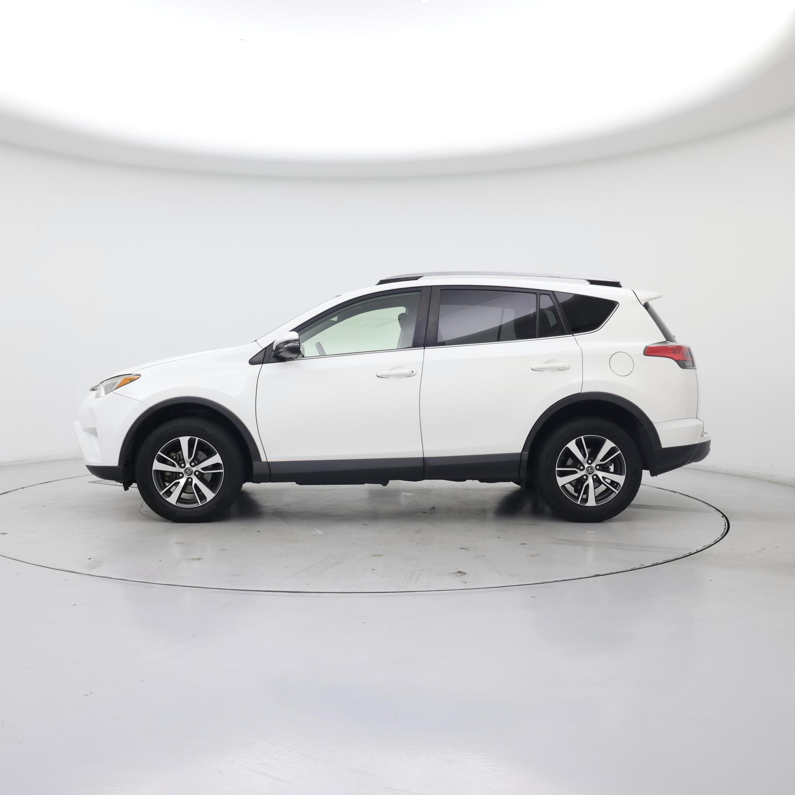 Thumbnail: 2017 Toyota RAV4 - 3