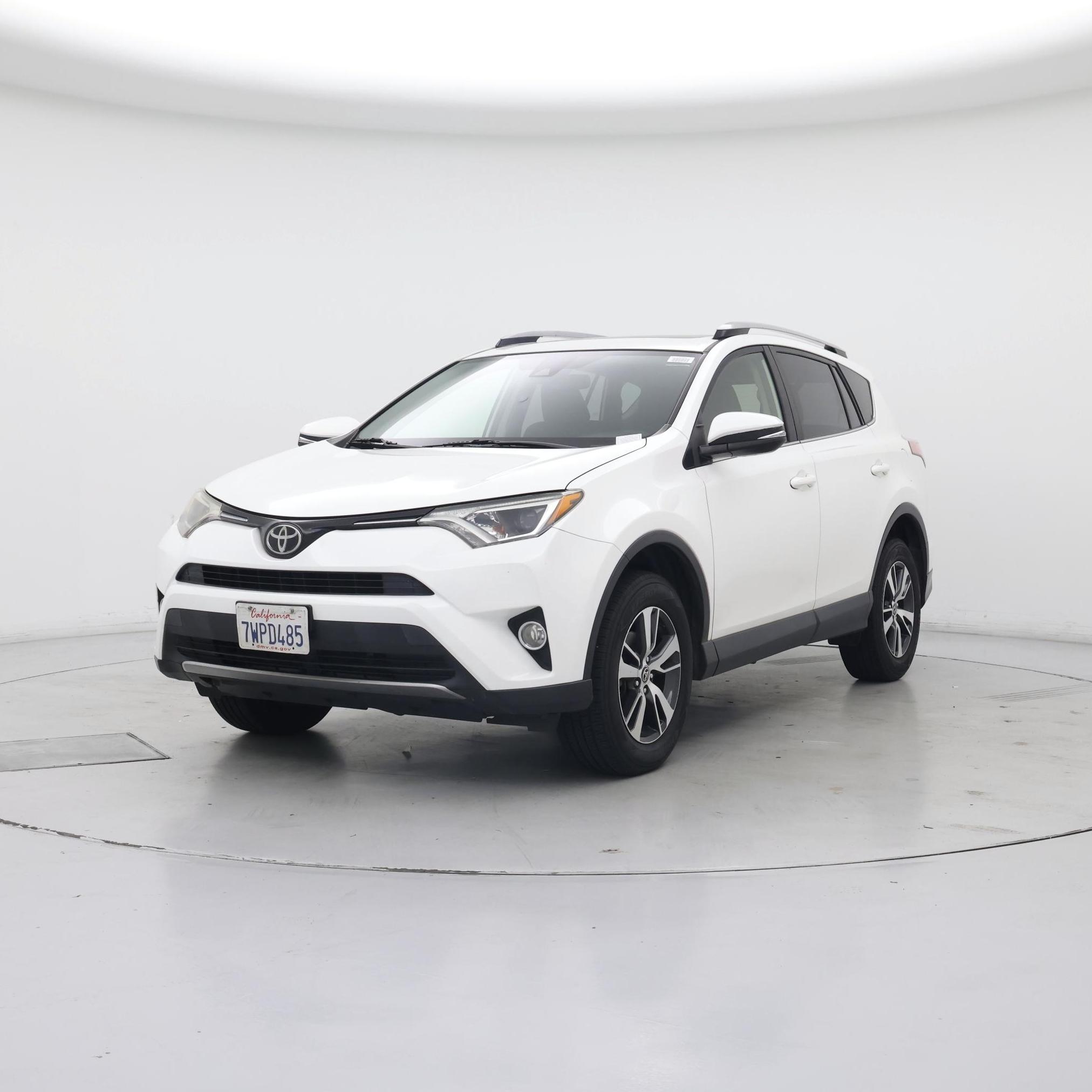 Thumbnail: 2017 Toyota RAV4 - 4