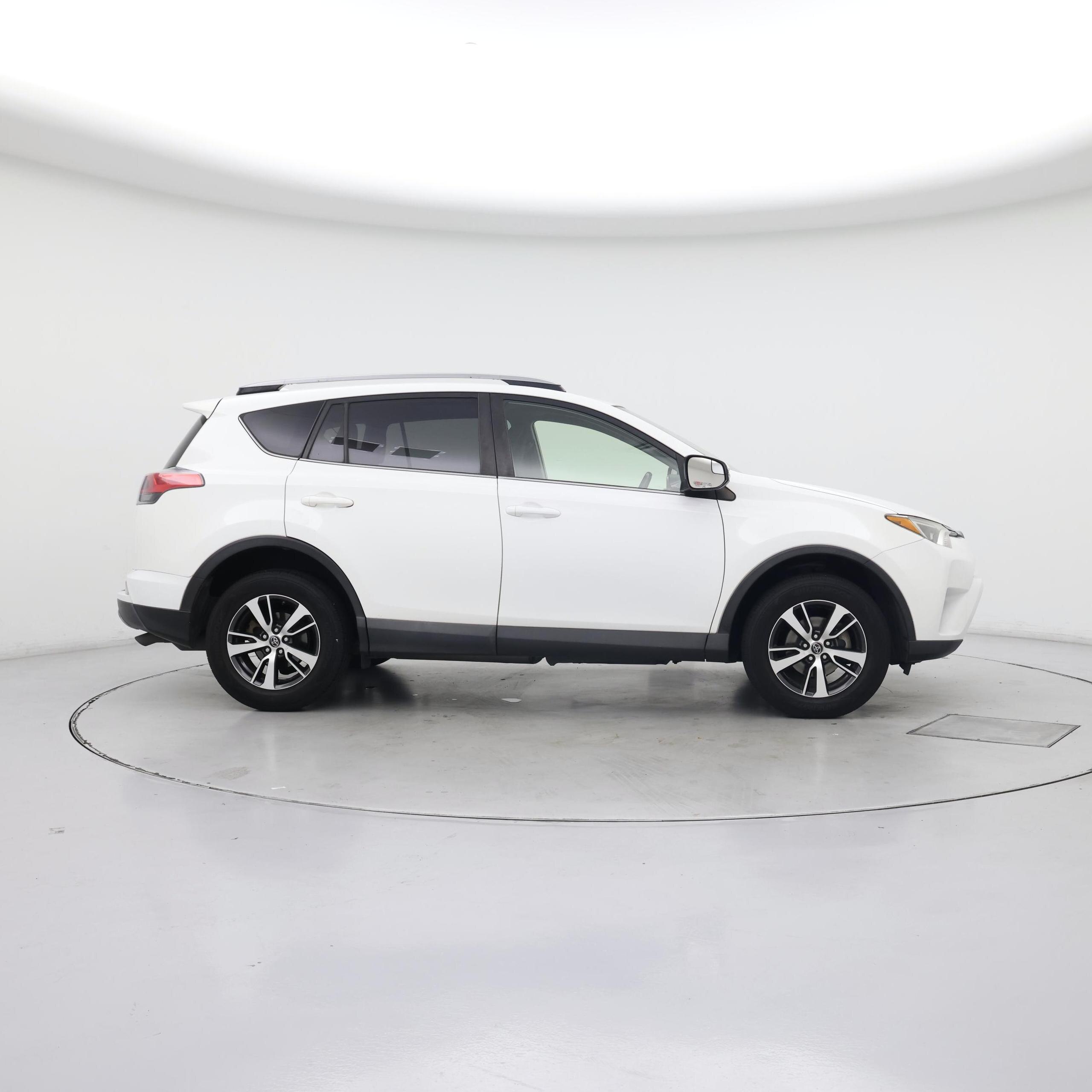 Thumbnail: 2017 Toyota RAV4 - 7