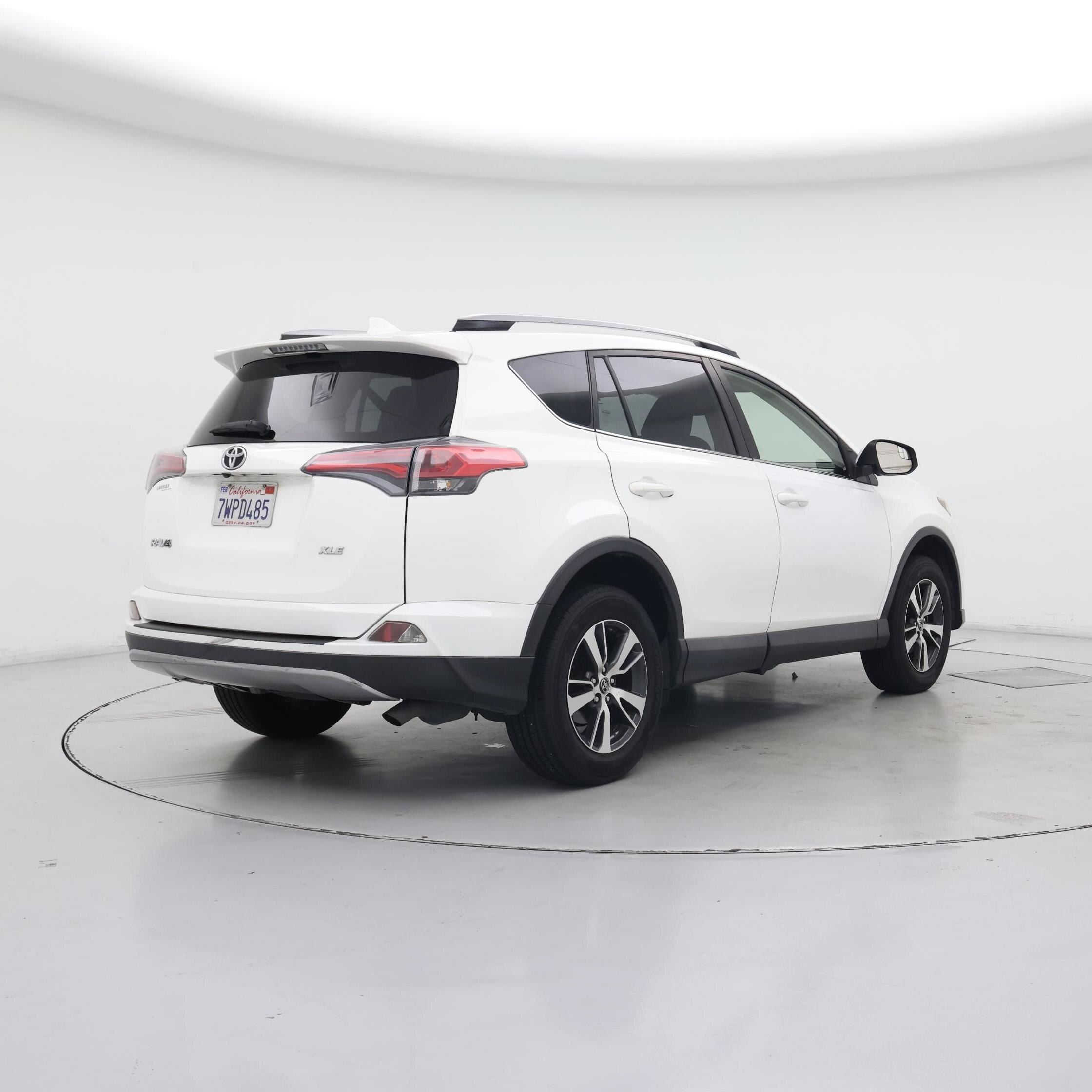 Thumbnail: 2017 Toyota RAV4 - 8