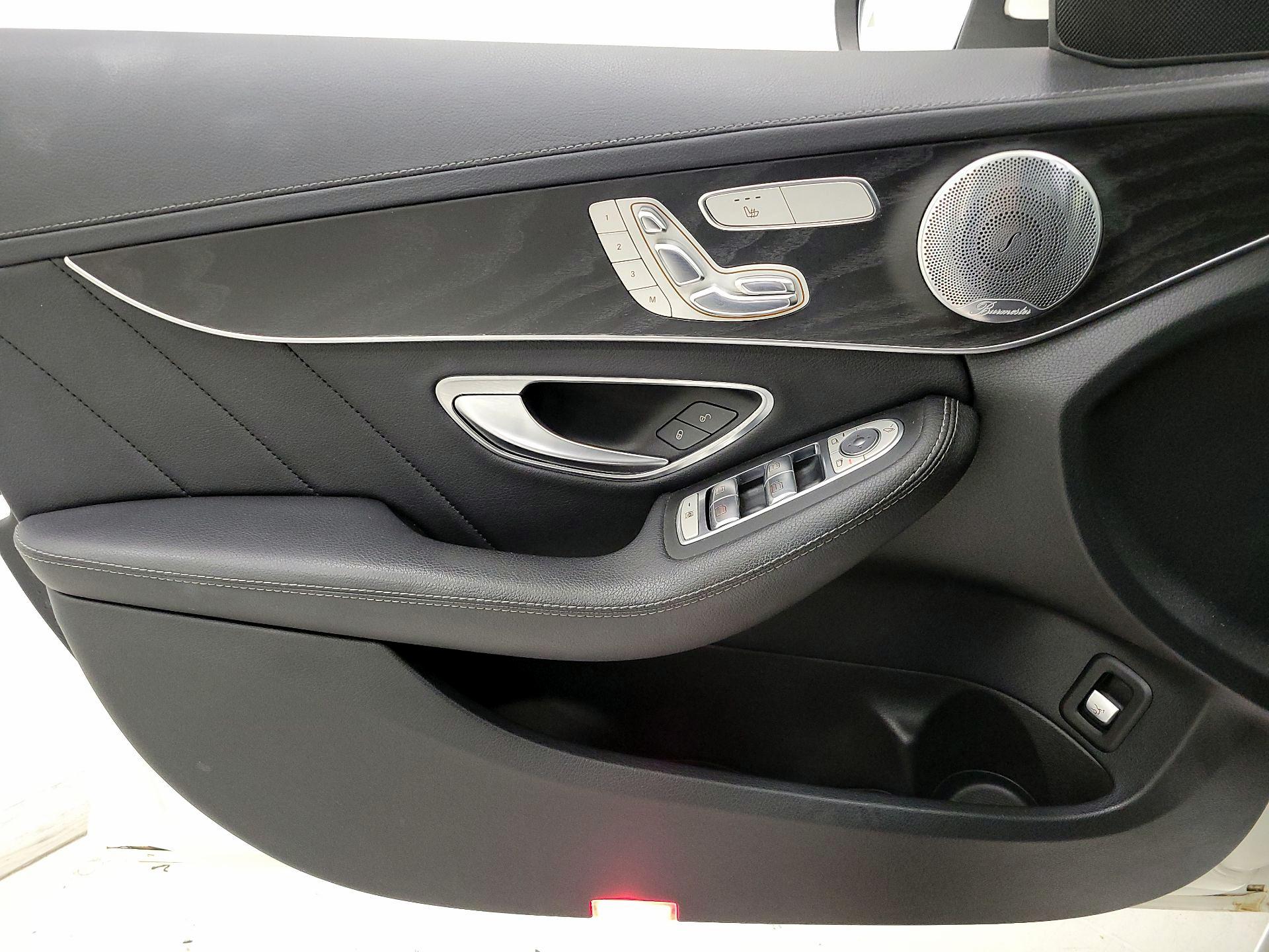 Thumbnail: 2015 Mercedes-Benz C-Class - 12