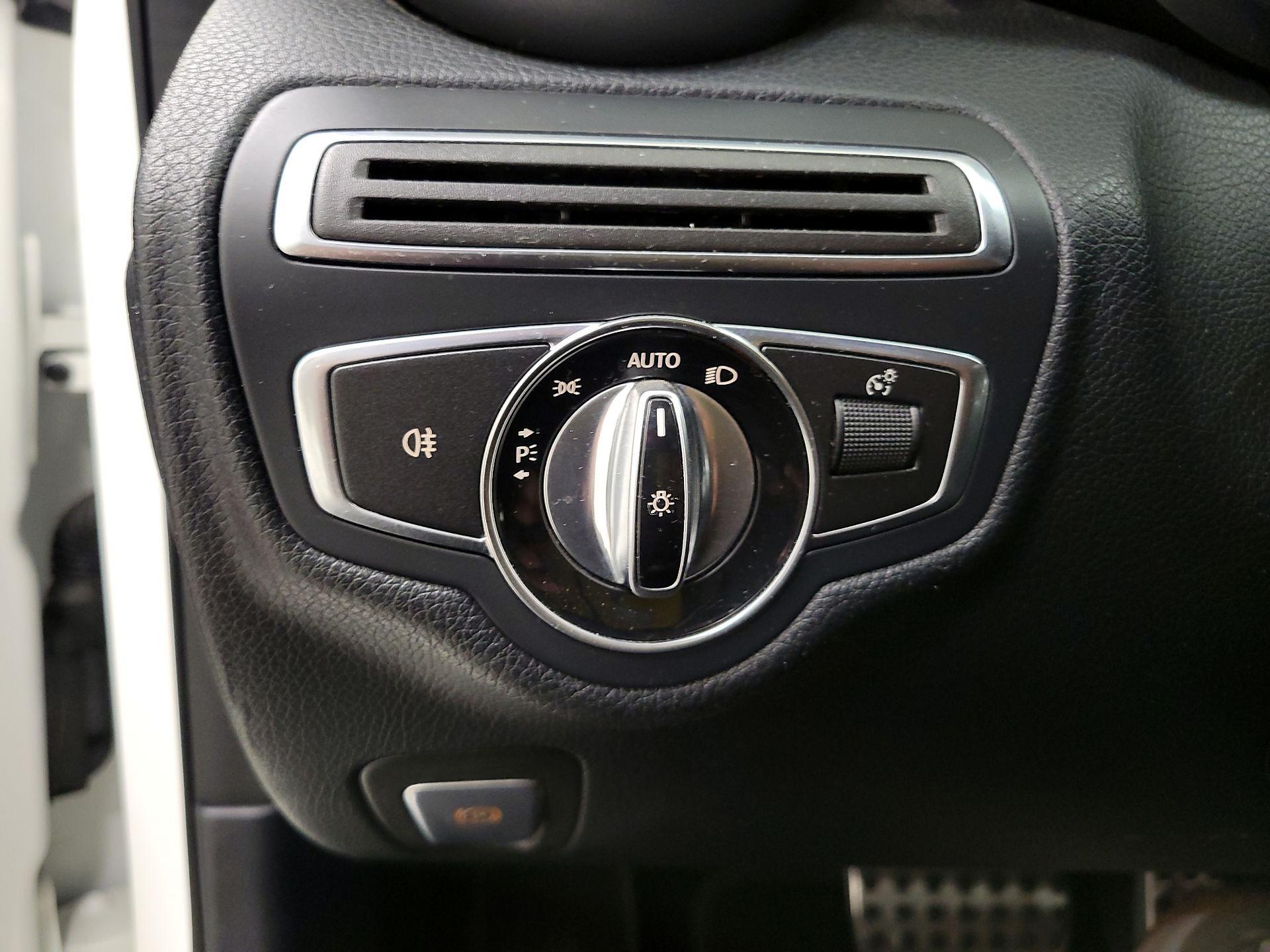 Thumbnail: 2015 Mercedes-Benz C-Class - 13