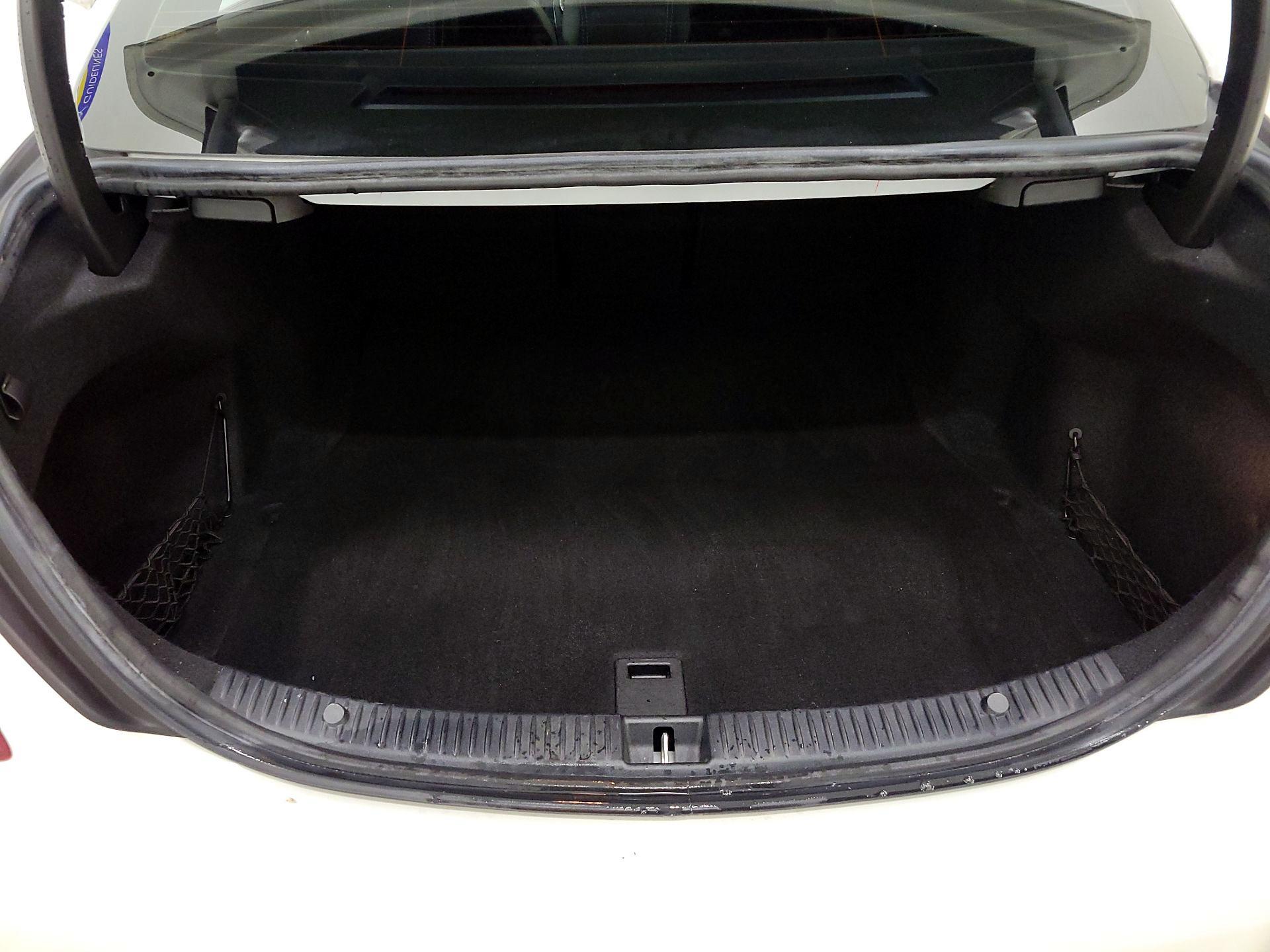 Thumbnail: 2015 Mercedes-Benz C-Class - 20