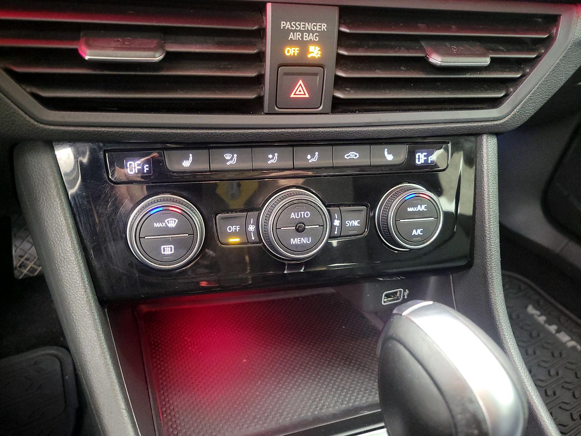 Thumbnail: 2019 Volkswagen Jetta - 16