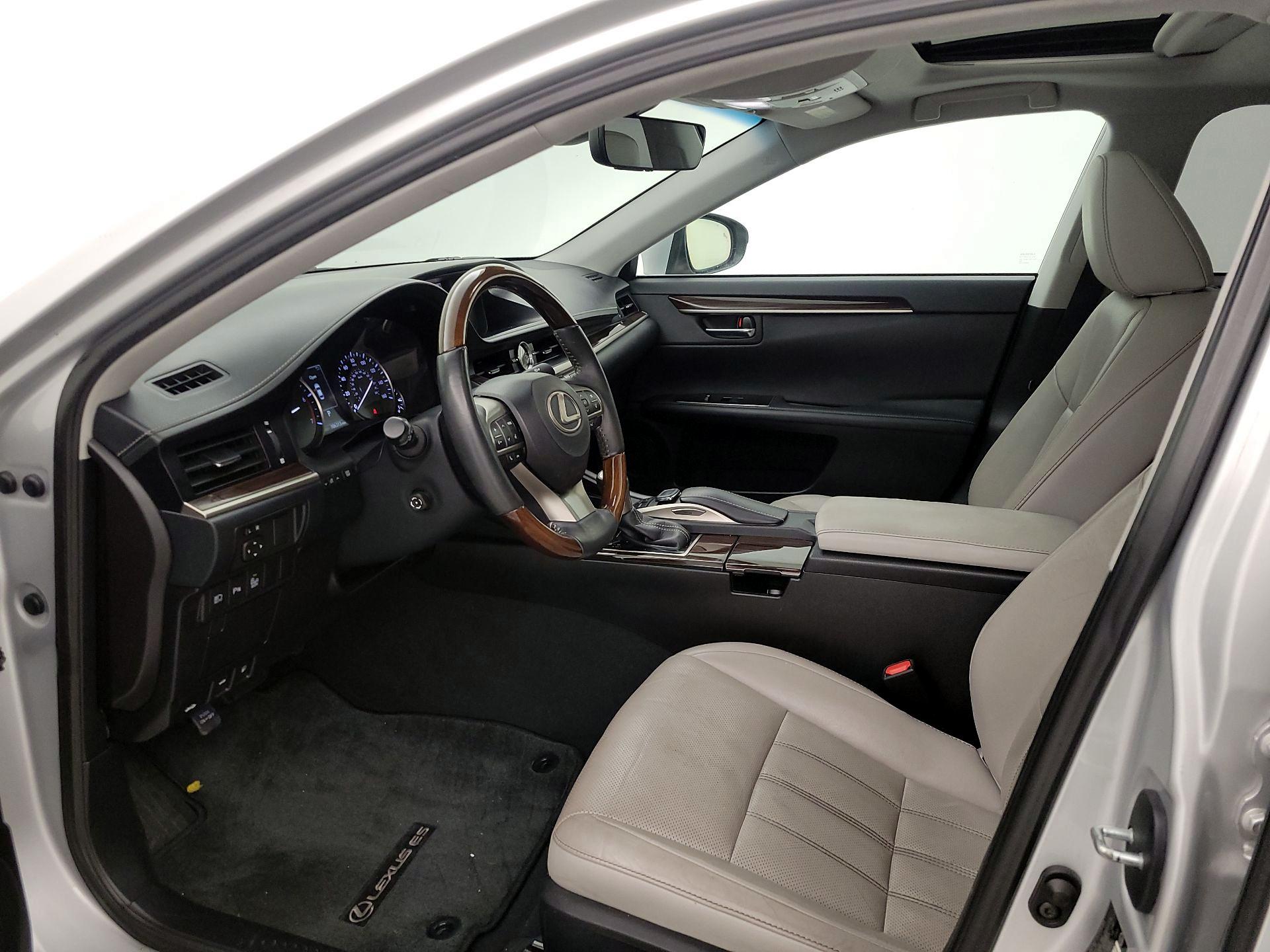 Thumbnail: 2016 Lexus ES - 11