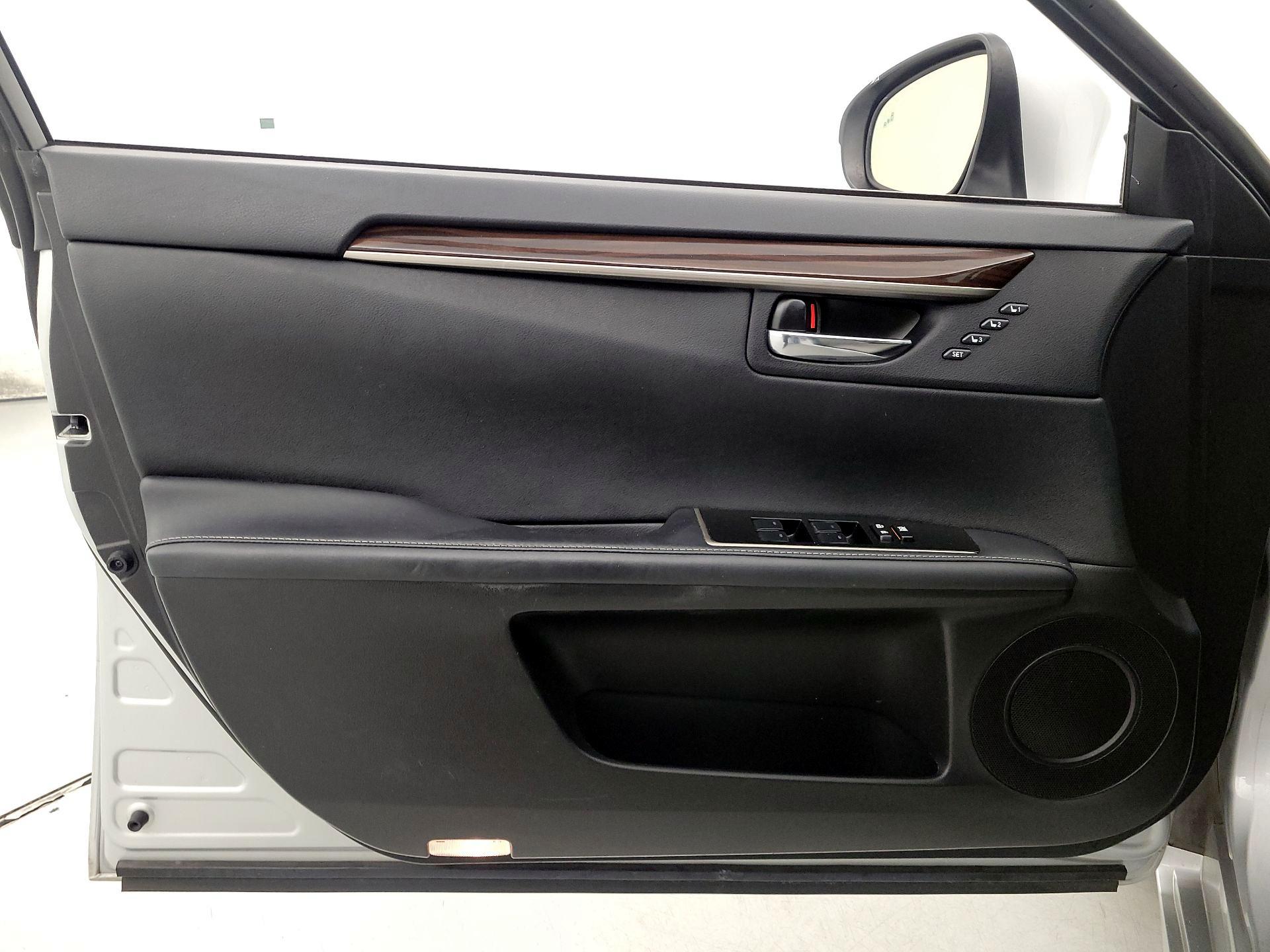 Thumbnail: 2016 Lexus ES - 12