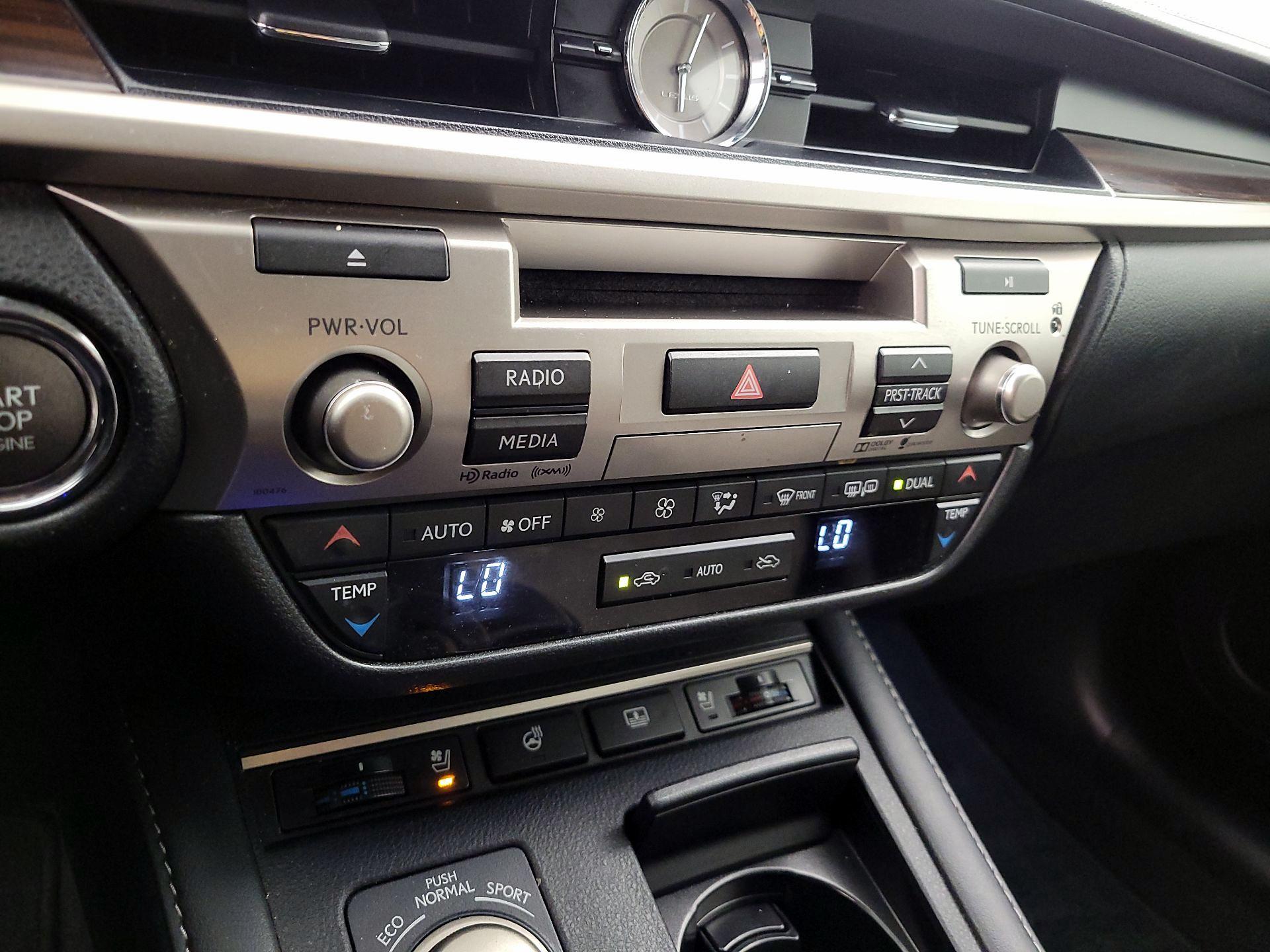 Thumbnail: 2016 Lexus ES - 17