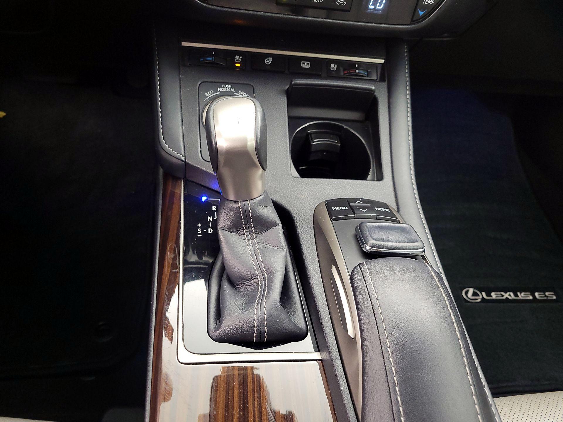 Thumbnail: 2016 Lexus ES - 18