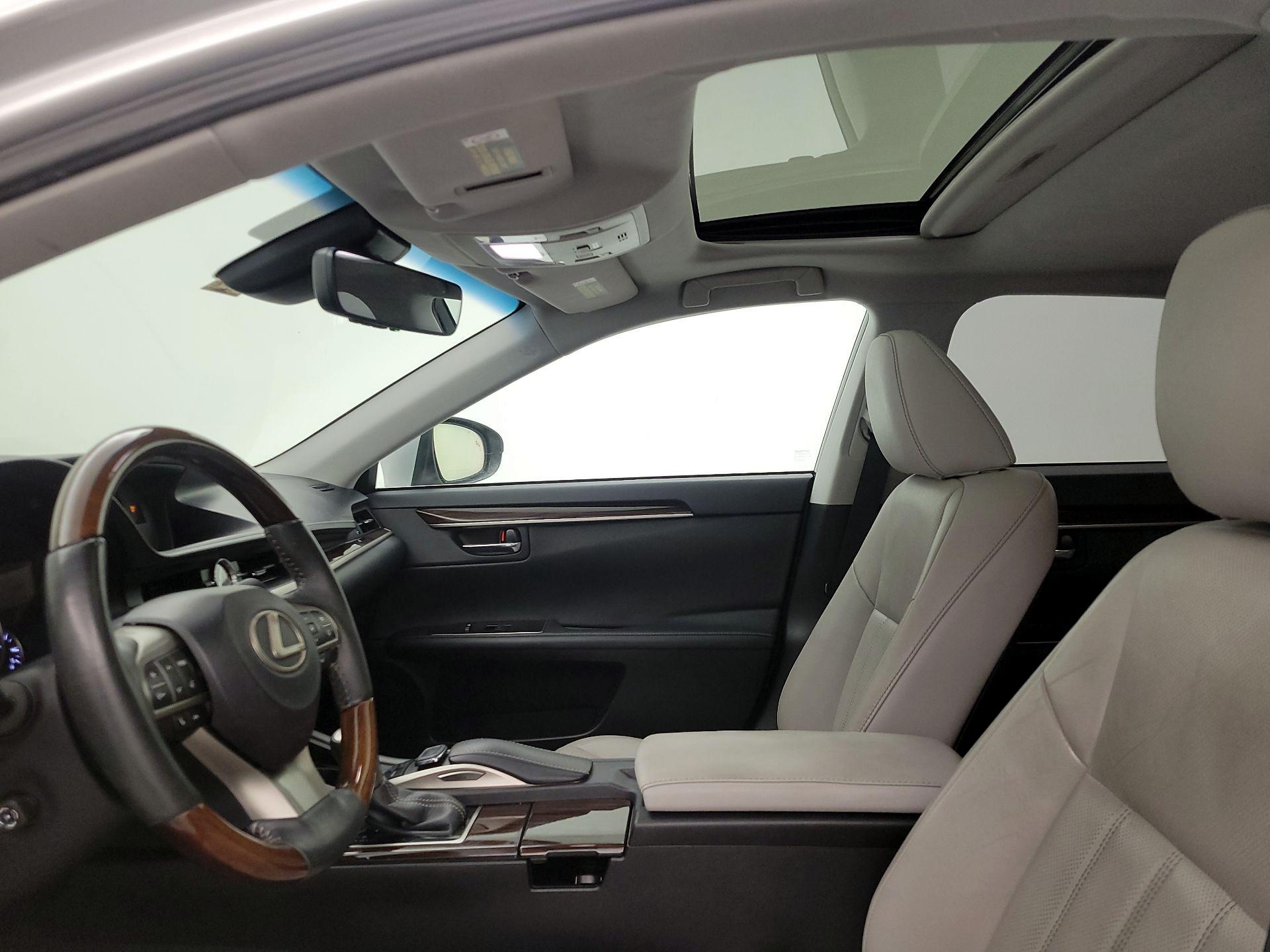 Thumbnail: 2016 Lexus ES - 20