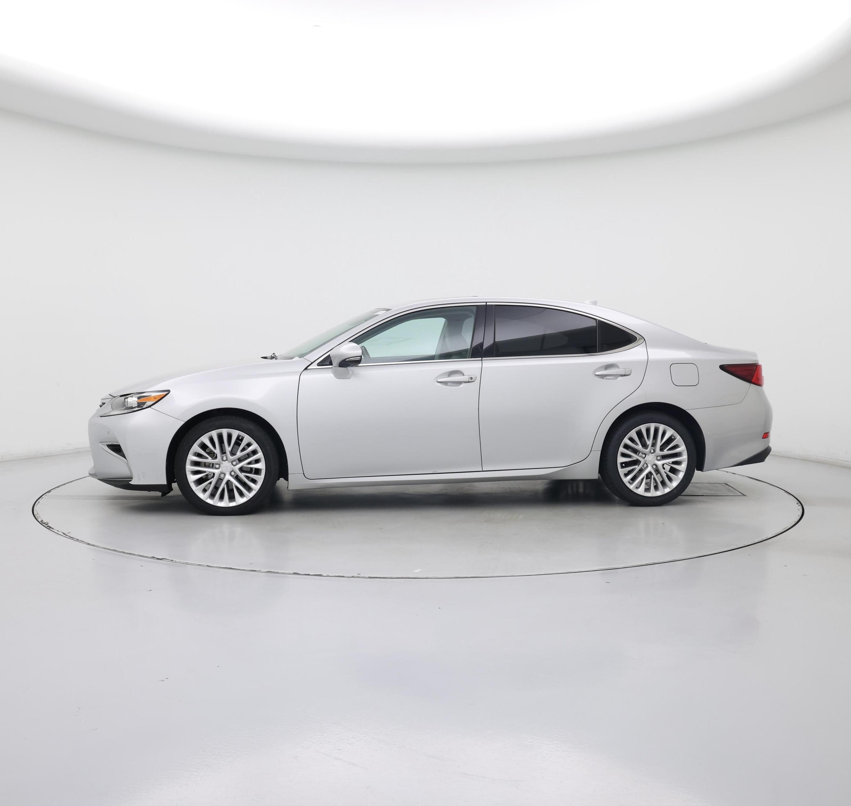 Thumbnail: 2016 Lexus ES - 3