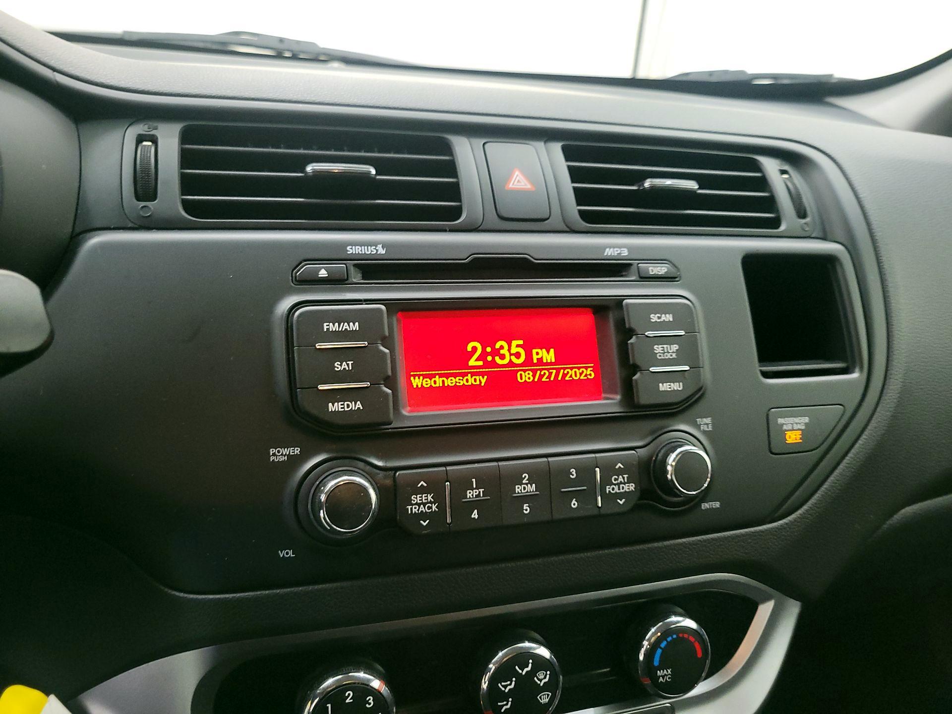 Thumbnail: 2014 Kia Rio - 14
