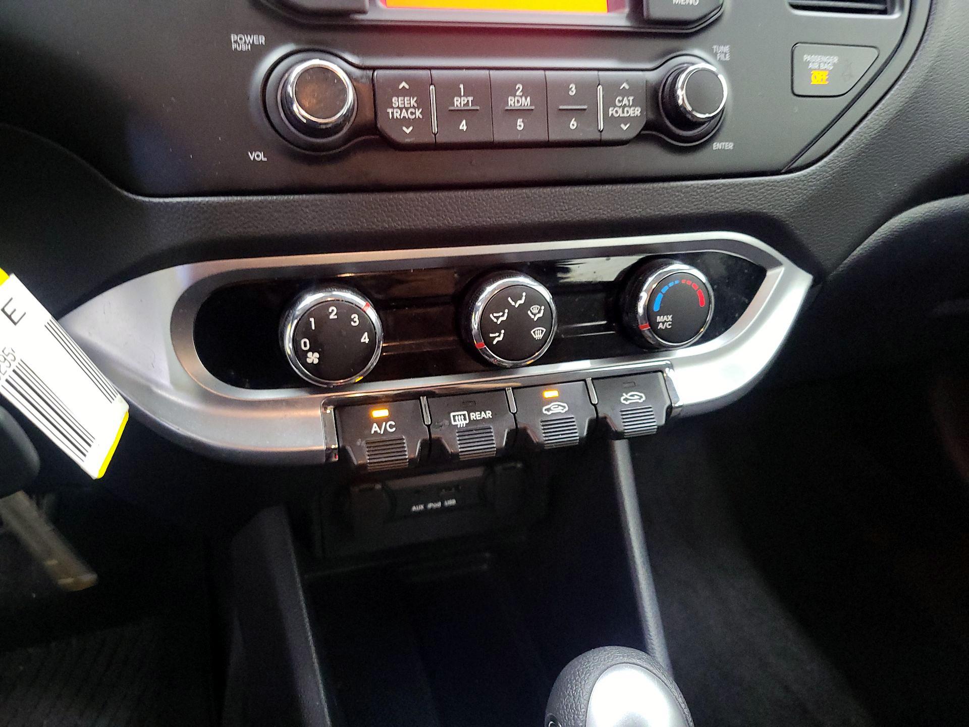 Thumbnail: 2014 Kia Rio - 15