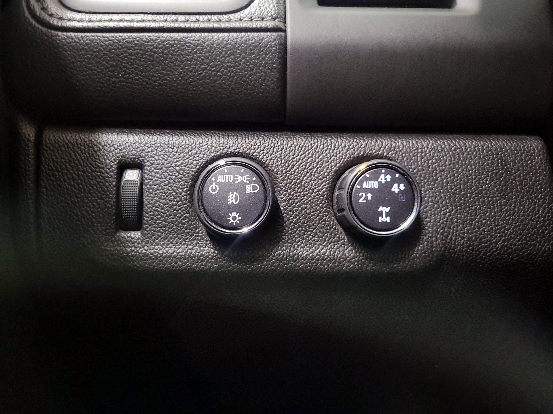 Thumbnail: 2015 GMC Canyon - 13