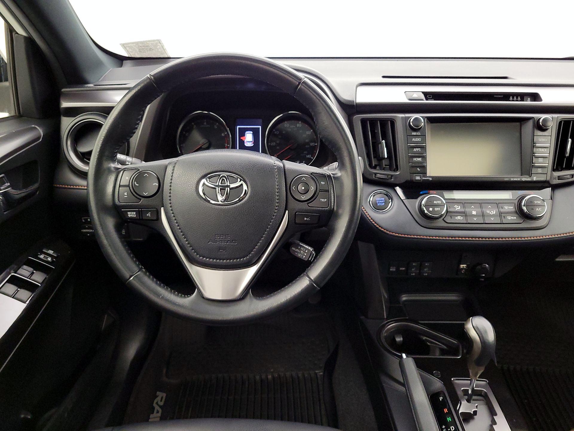 Thumbnail: 2018 Toyota RAV4 - 10