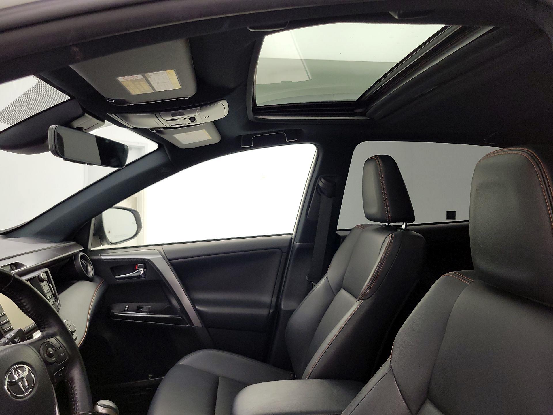 Thumbnail: 2018 Toyota RAV4 - 19