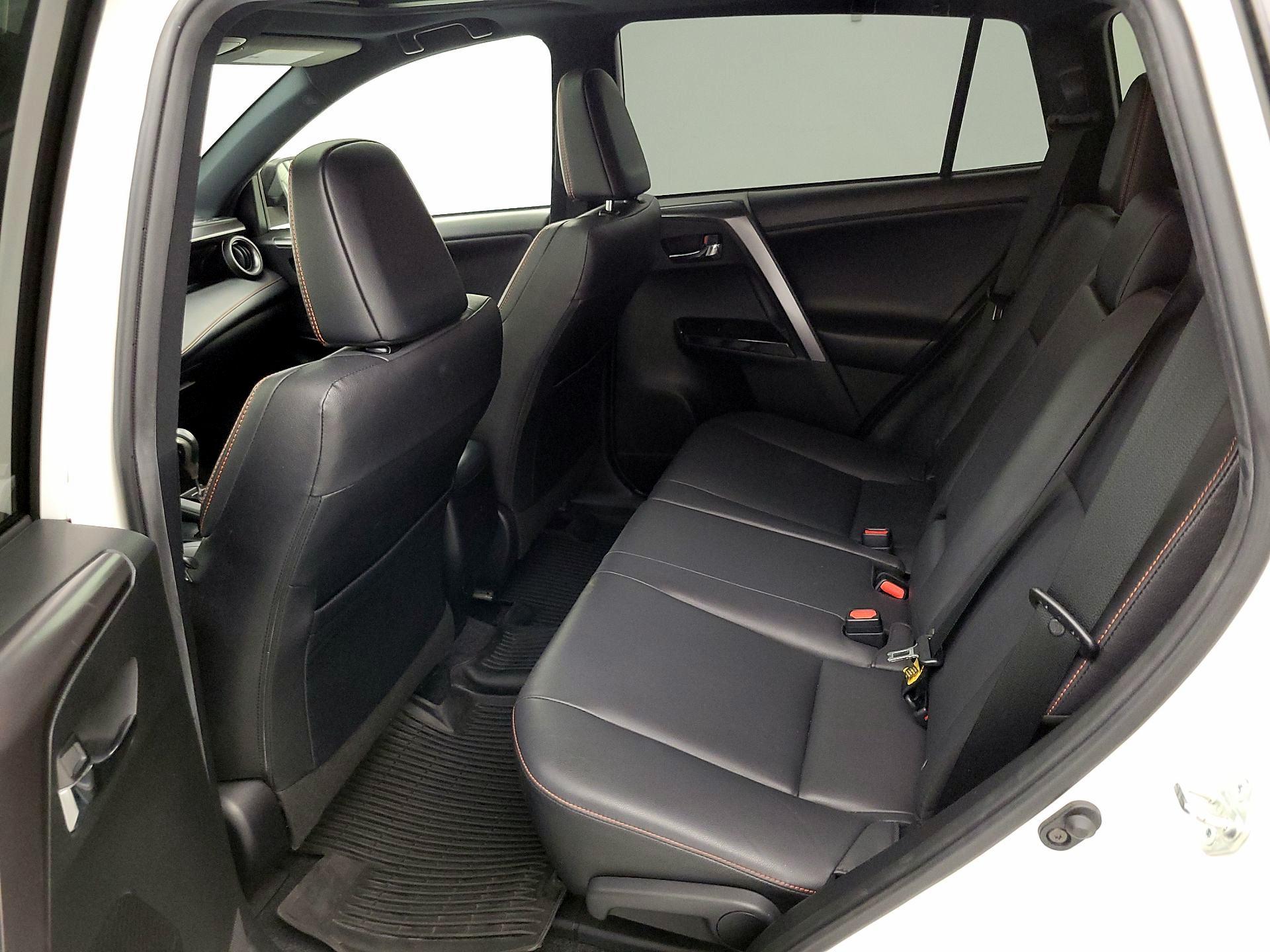 Thumbnail: 2018 Toyota RAV4 - 20