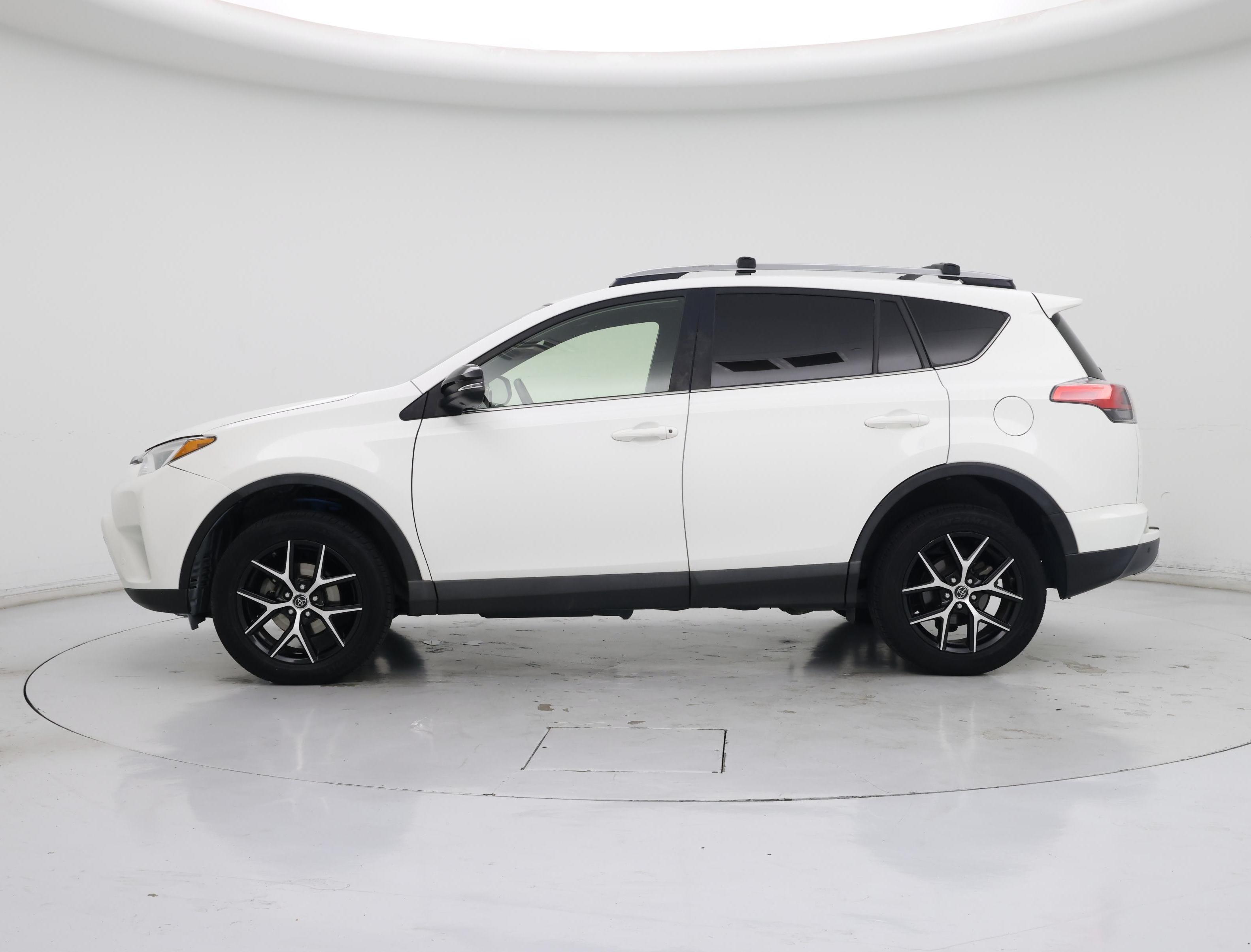 Thumbnail: 2018 Toyota RAV4 - 3