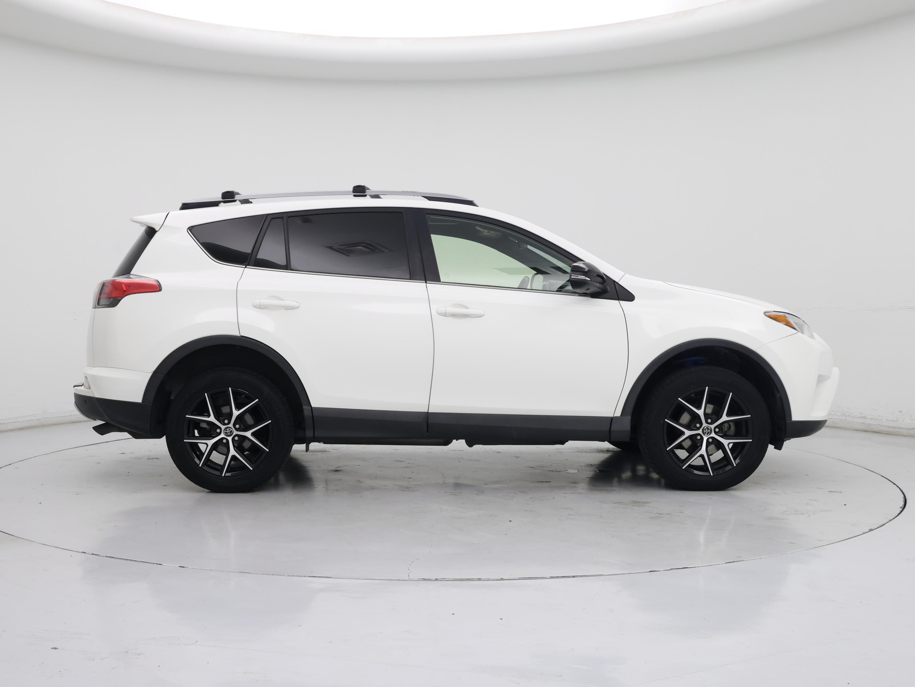 Thumbnail: 2018 Toyota RAV4 - 7