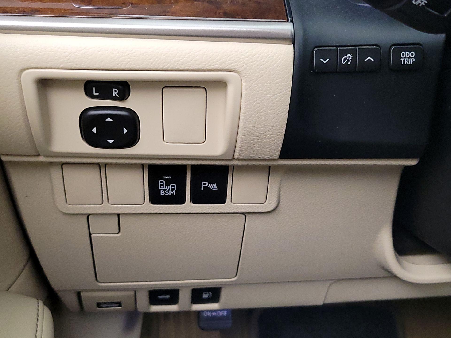 Thumbnail: 2014 Lexus ES - 13