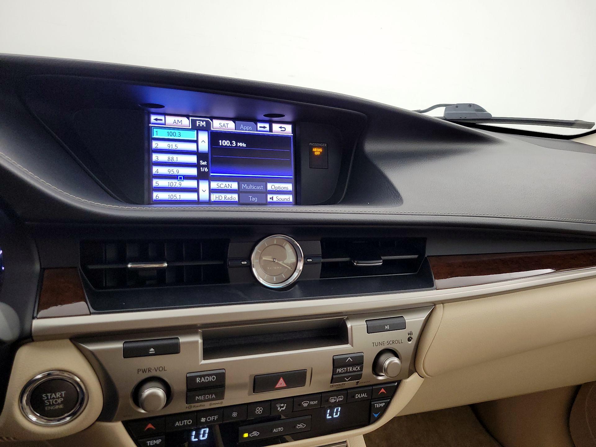 Thumbnail: 2014 Lexus ES - 16