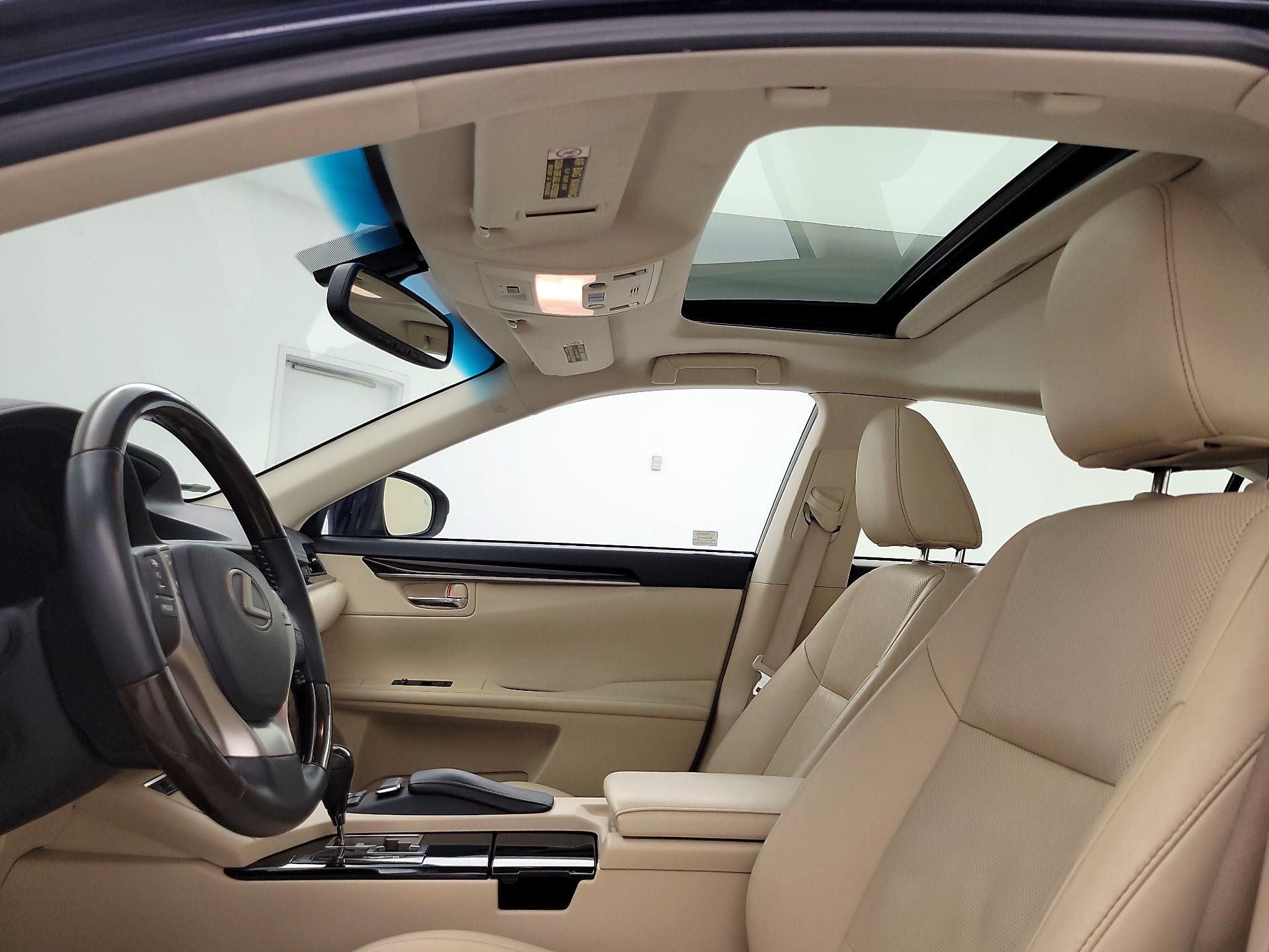 Thumbnail: 2014 Lexus ES - 20