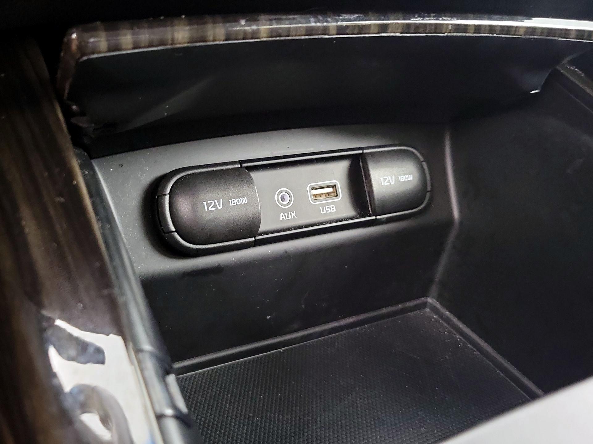 Thumbnail: 2020 Kia Sorento - 18