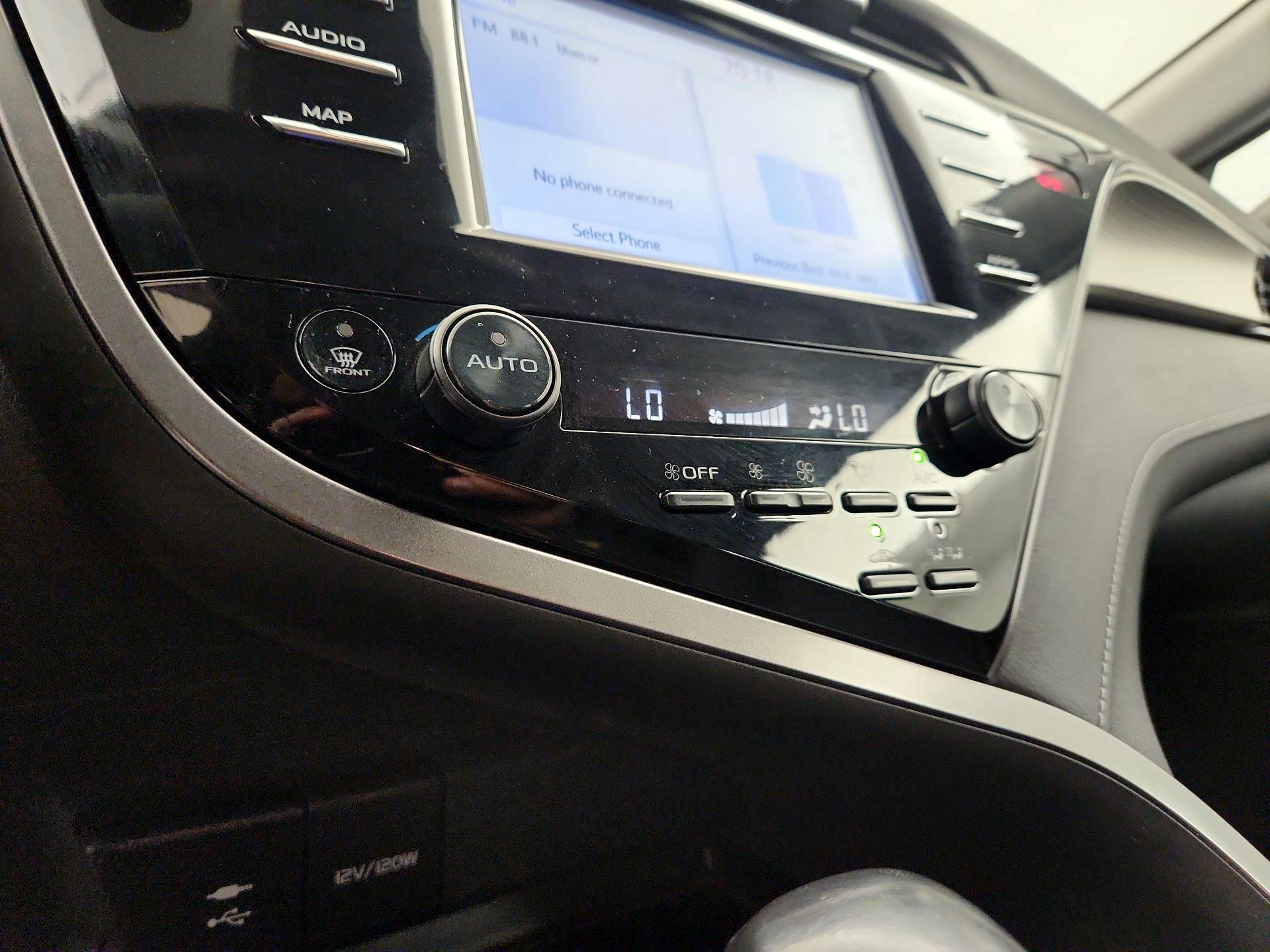 Thumbnail: 2019 Toyota Camry - 16