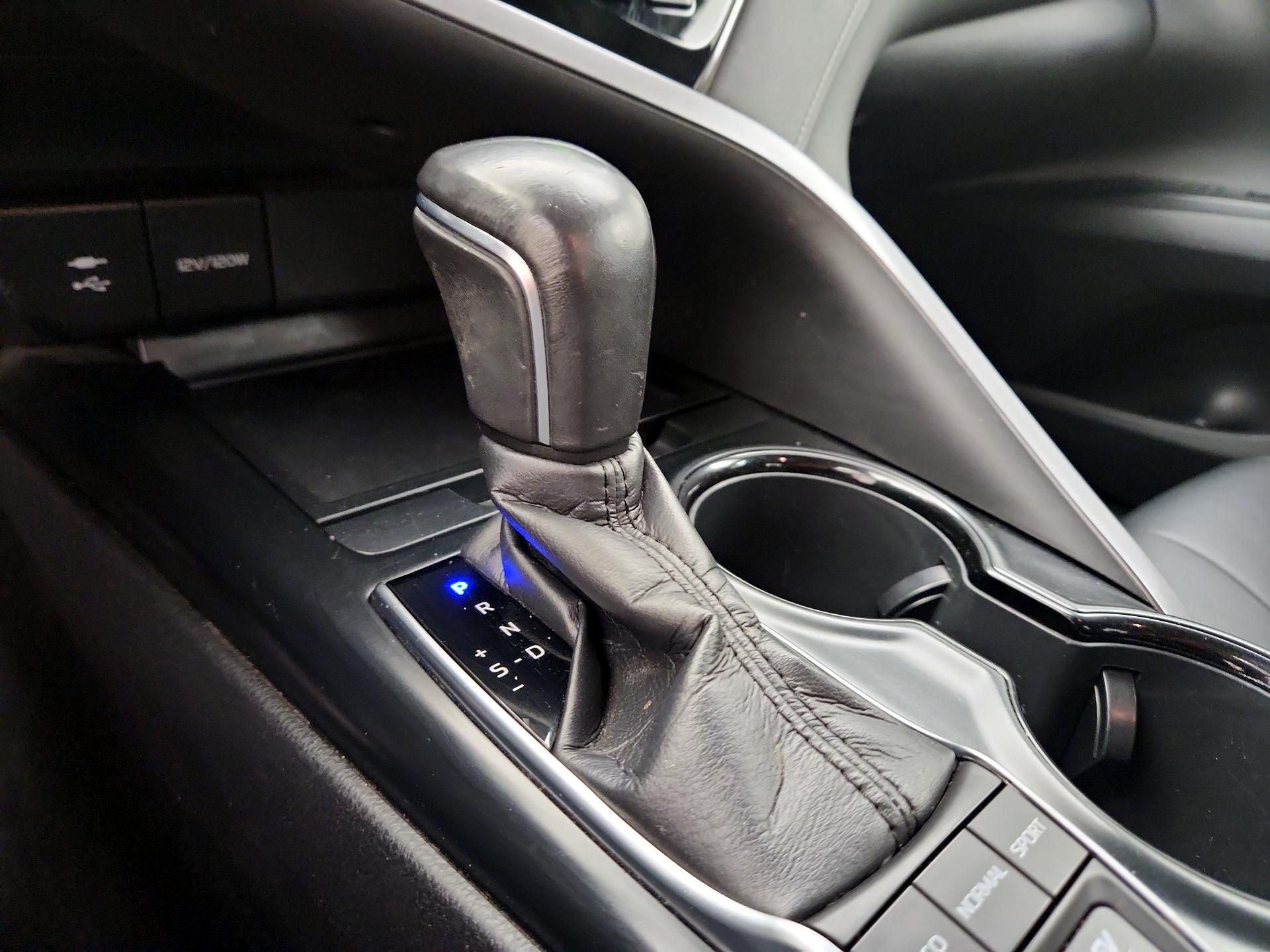 Thumbnail: 2019 Toyota Camry - 17