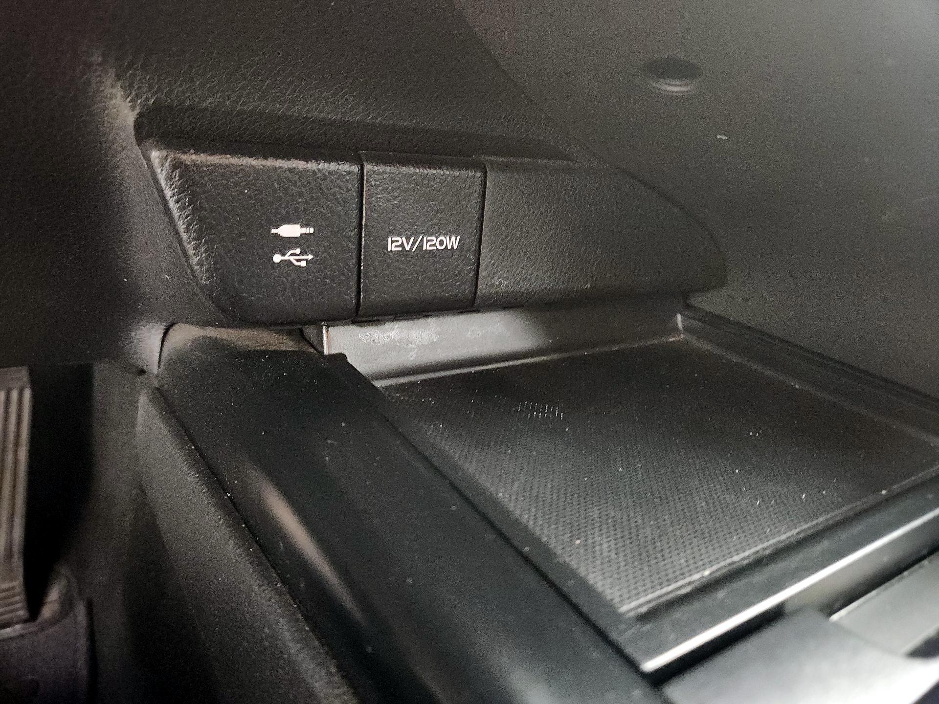 Thumbnail: 2019 Toyota Camry - 18