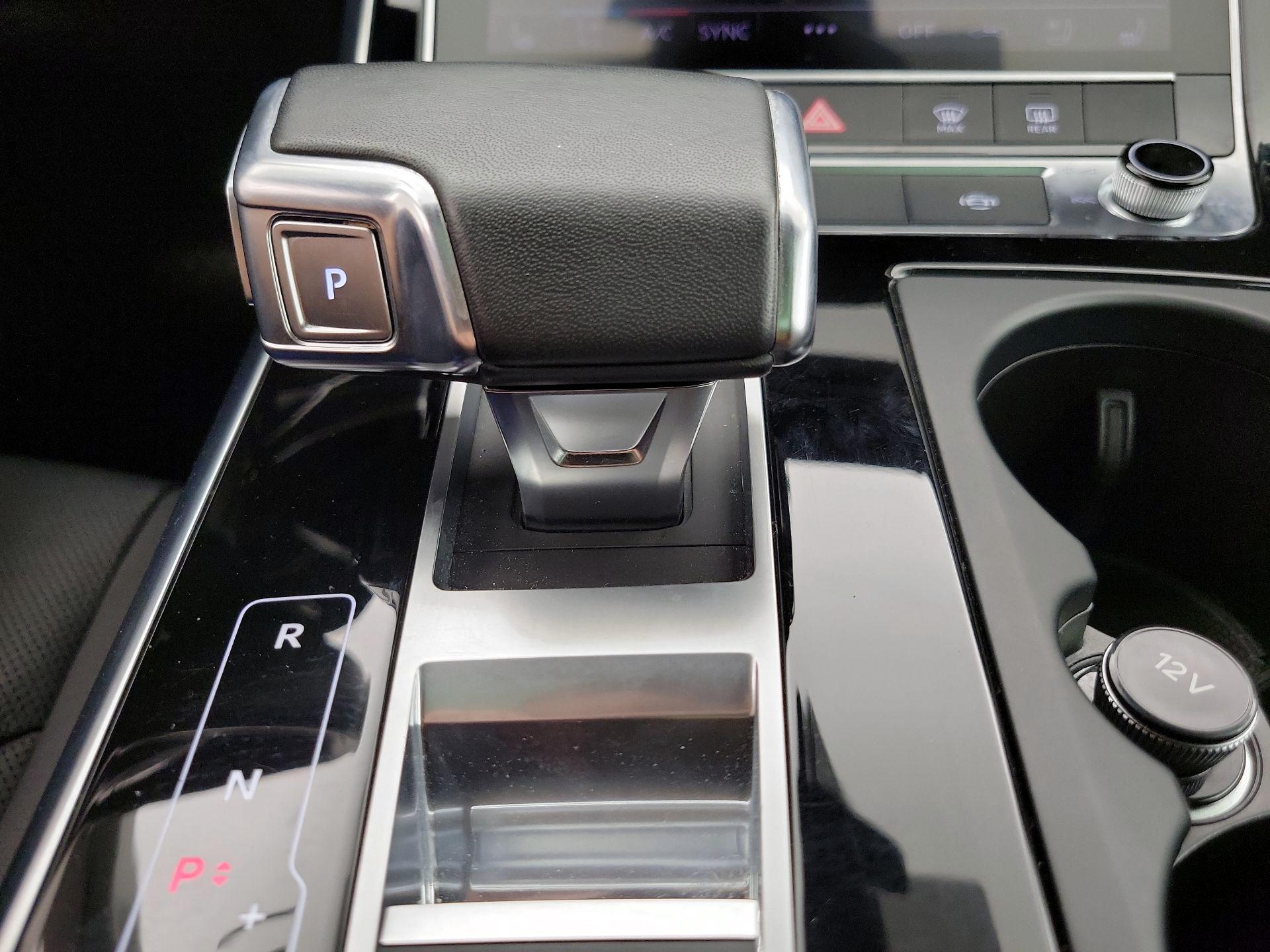 Thumbnail: 2023 Audi Q8 - 18
