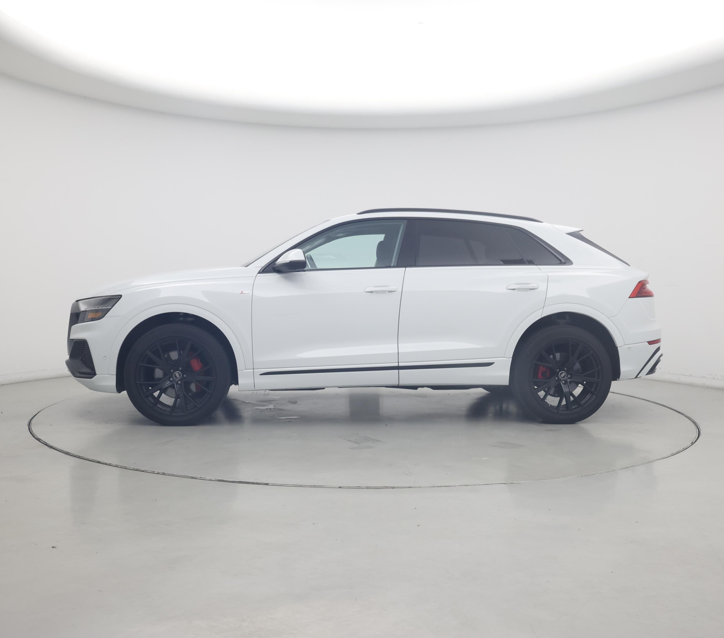 Thumbnail: 2023 Audi Q8 - 3