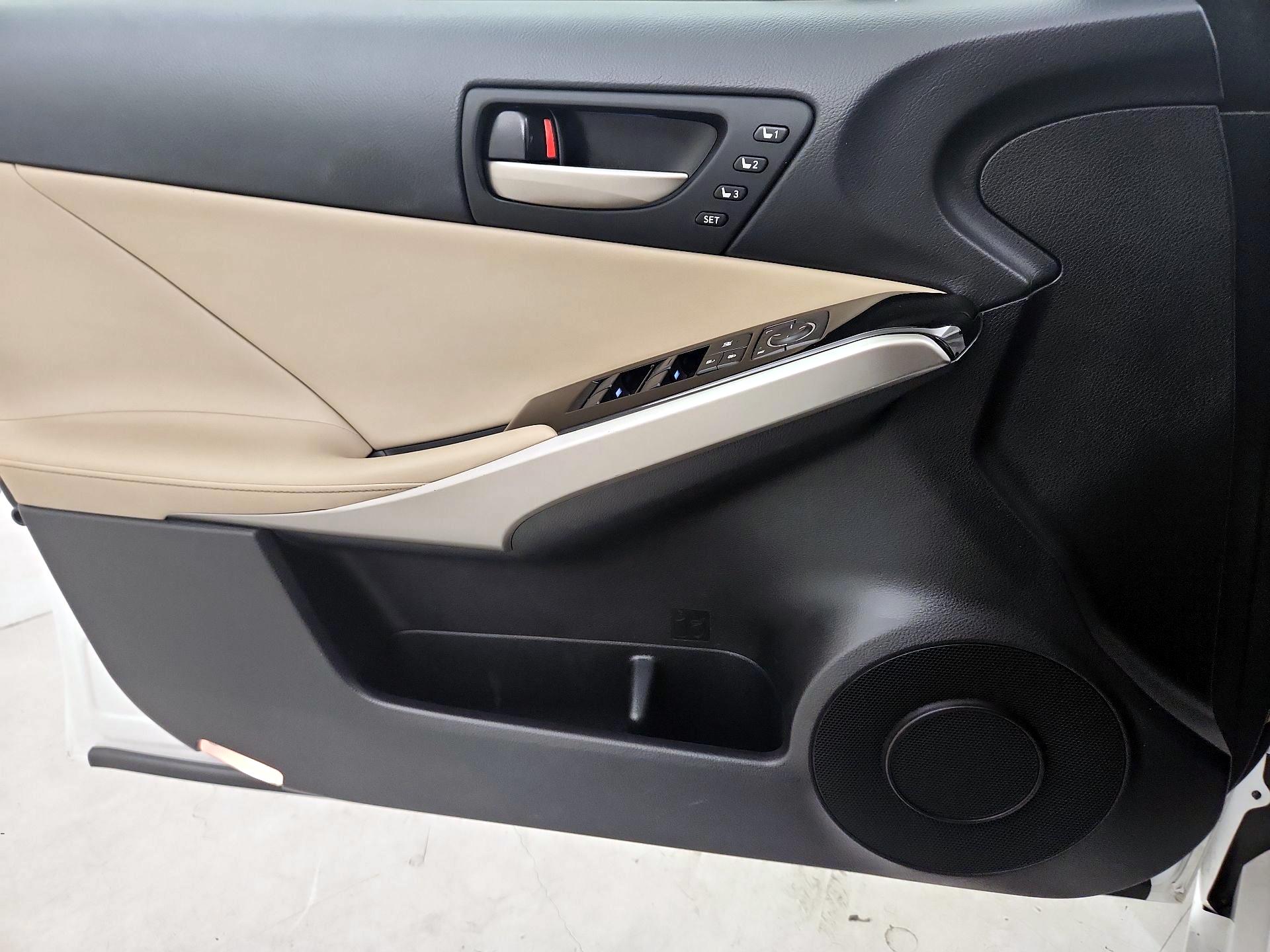 Thumbnail: 2019 Lexus IS - 12