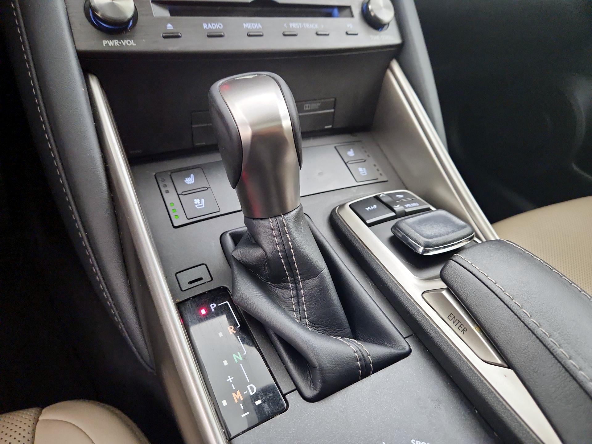 Thumbnail: 2019 Lexus IS - 17