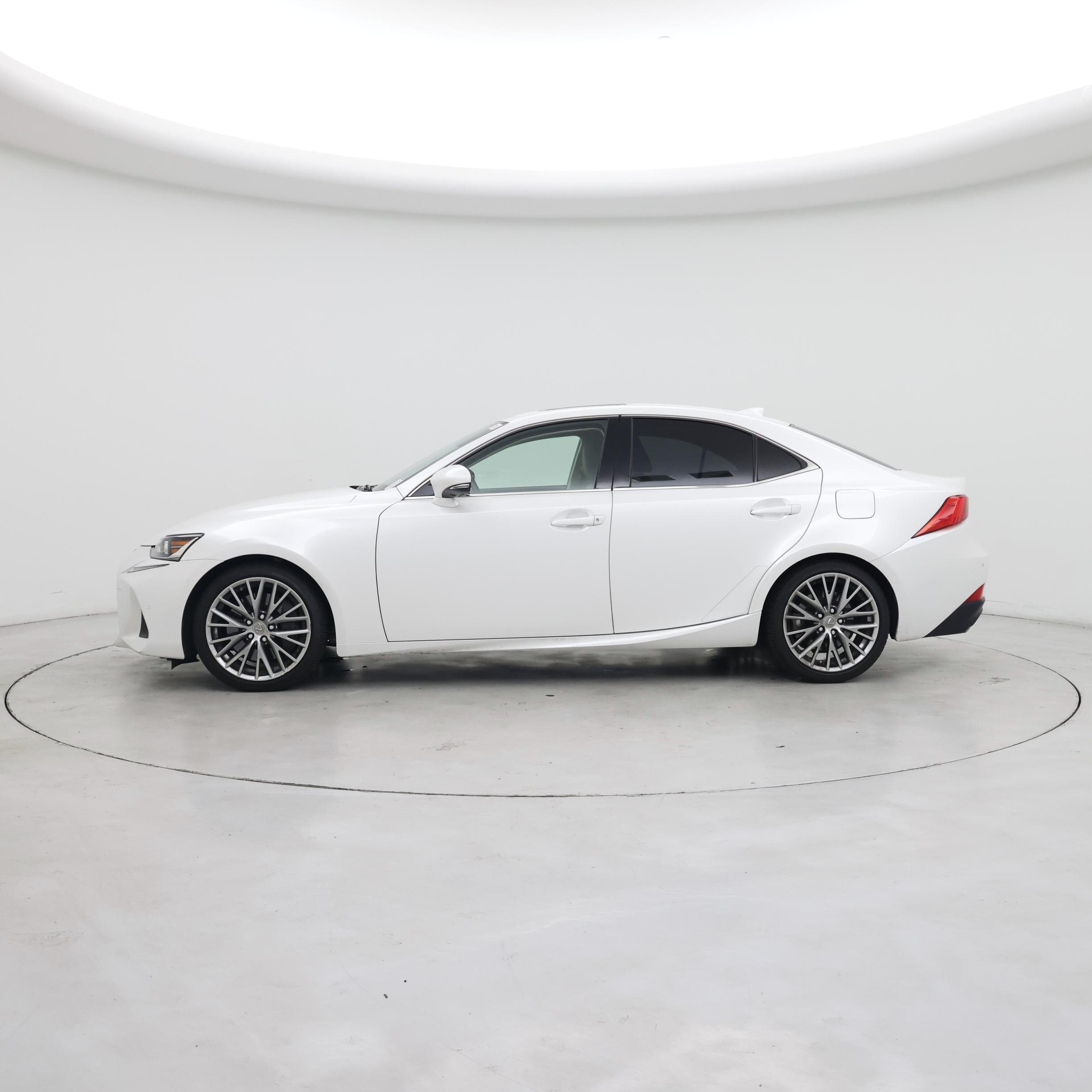 Thumbnail: 2019 Lexus IS - 3