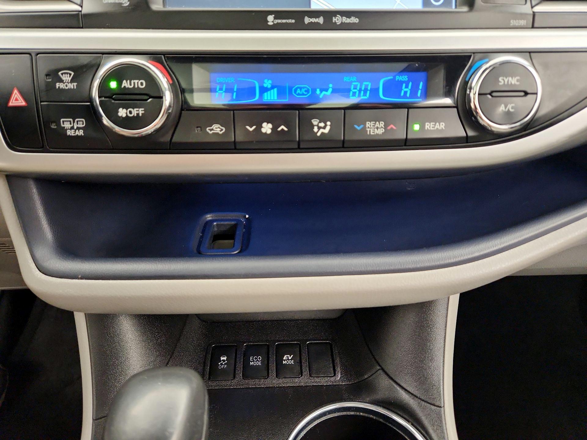 Thumbnail: 2019 Toyota Highlander - 17