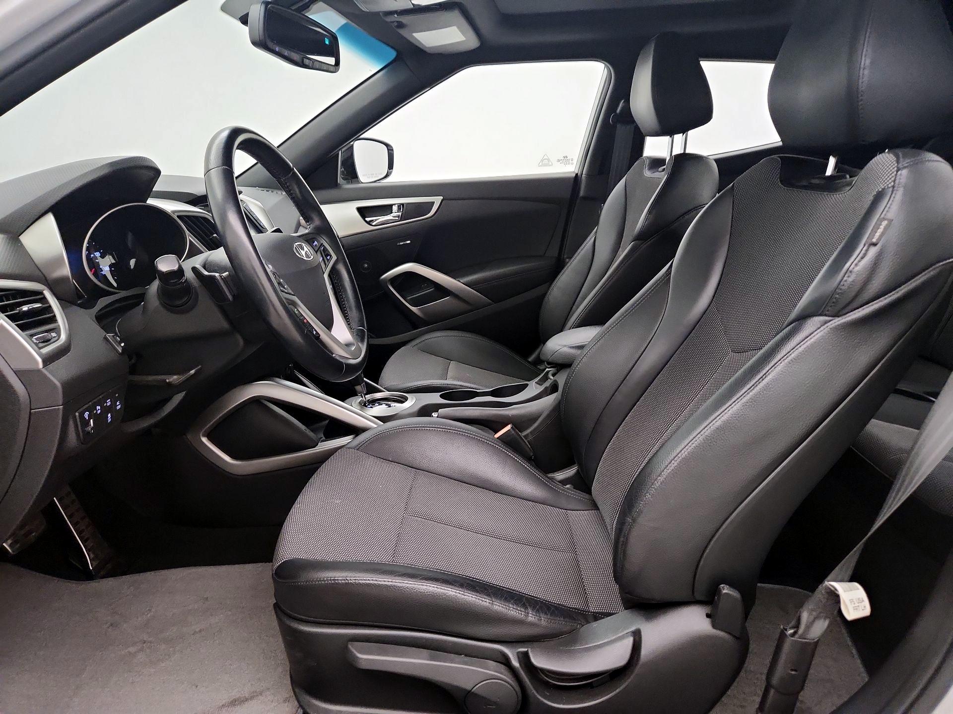 Thumbnail: 2016 Hyundai Veloster - 11