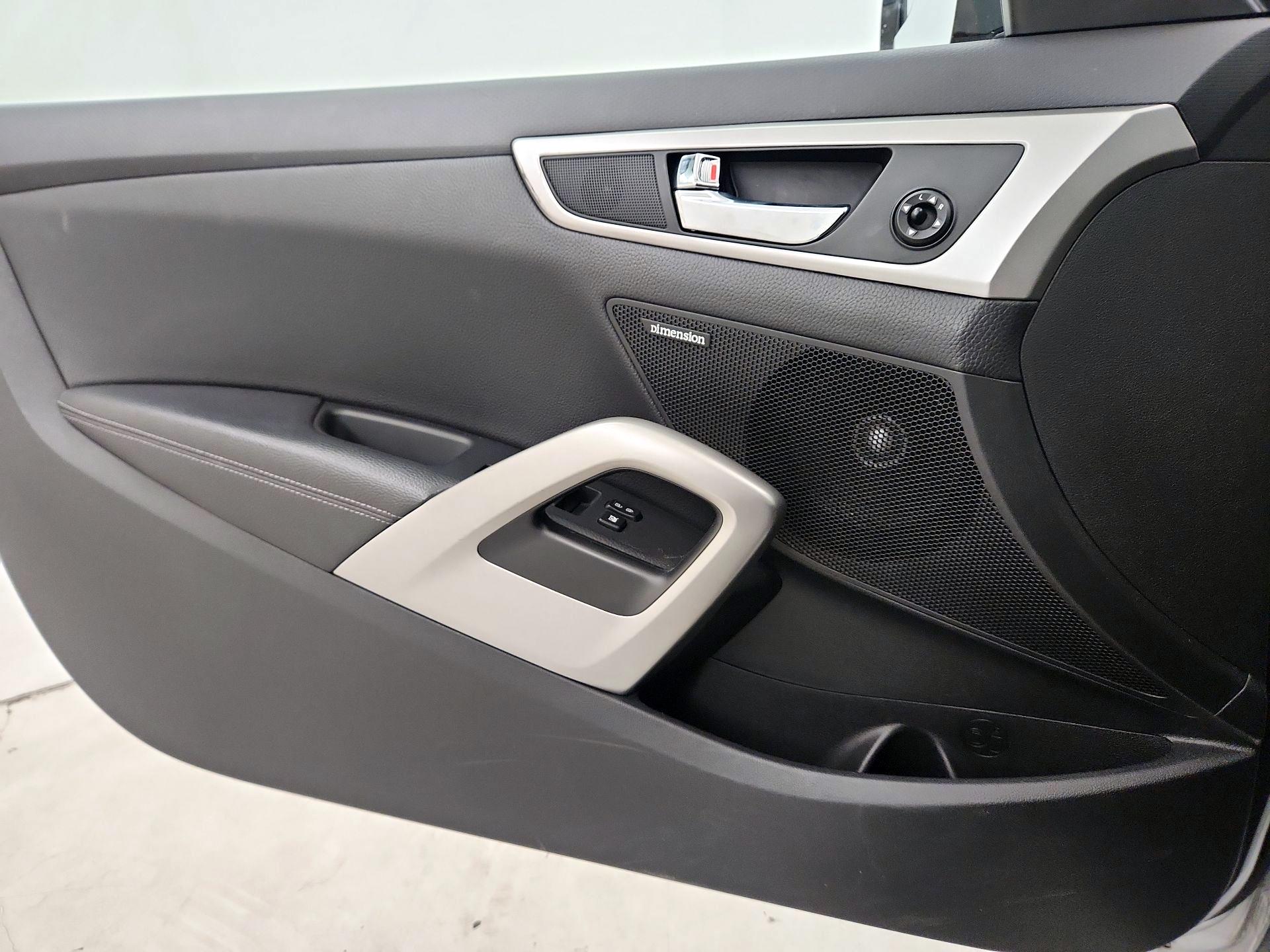 Thumbnail: 2016 Hyundai Veloster - 12