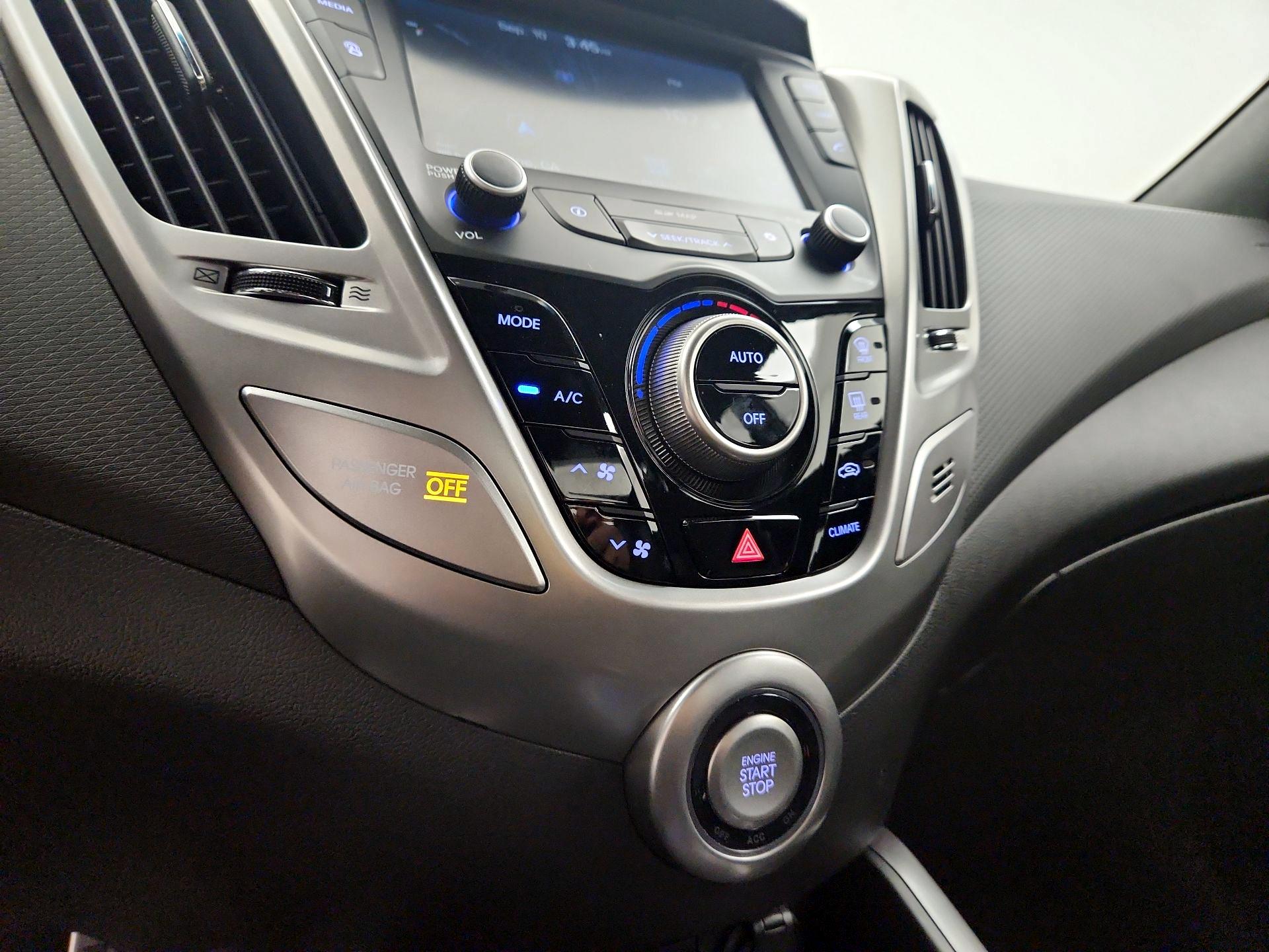Thumbnail: 2016 Hyundai Veloster - 17