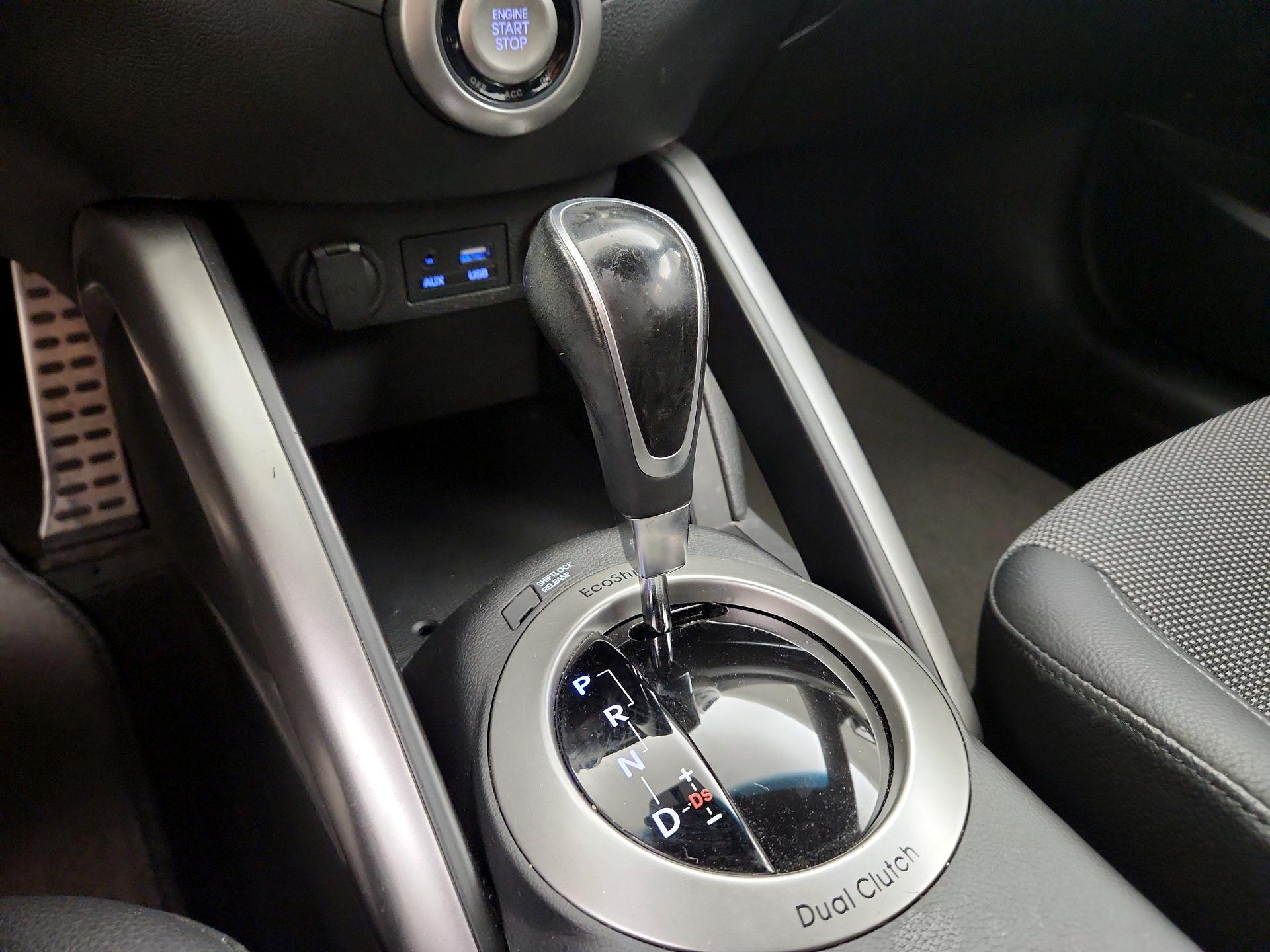 Thumbnail: 2016 Hyundai Veloster - 18