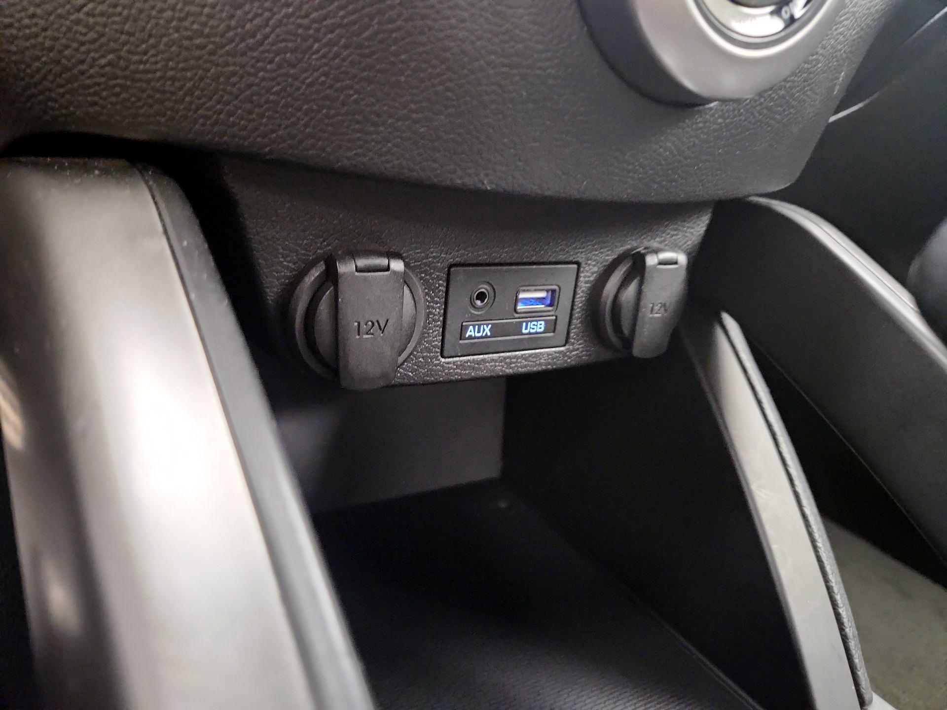 Thumbnail: 2016 Hyundai Veloster - 19