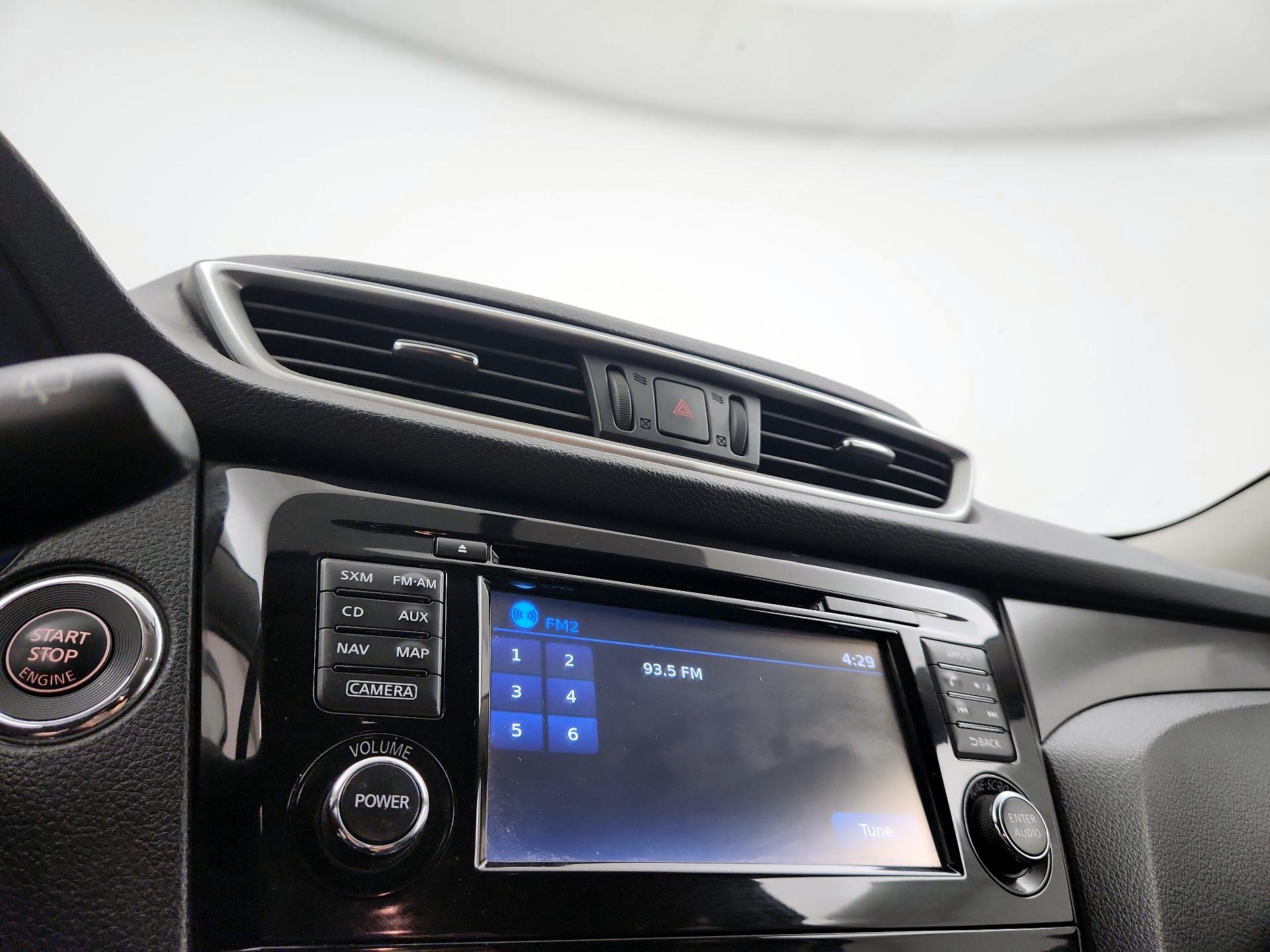 Thumbnail: 2016 Nissan Rogue - 15