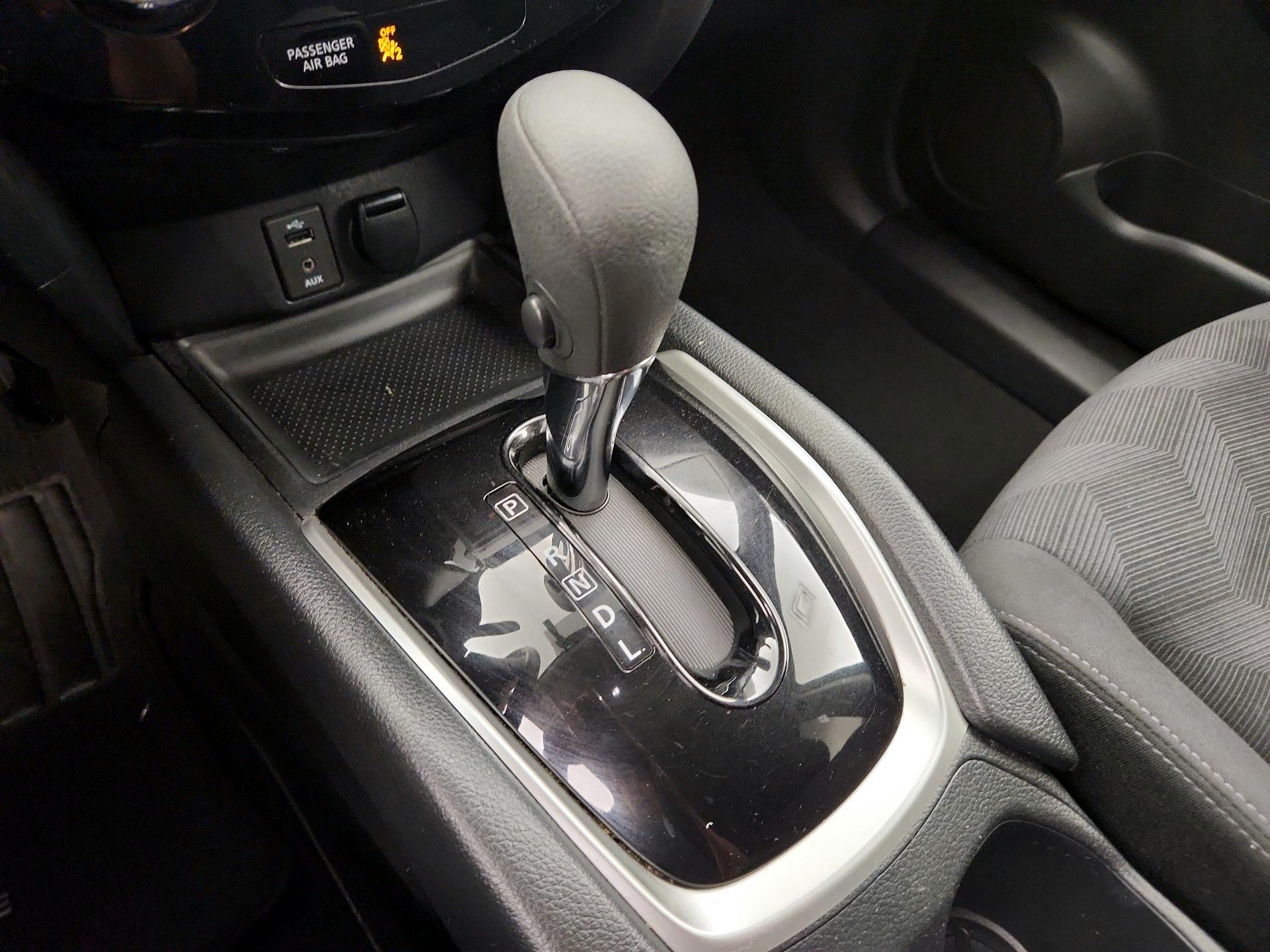 Thumbnail: 2016 Nissan Rogue - 17