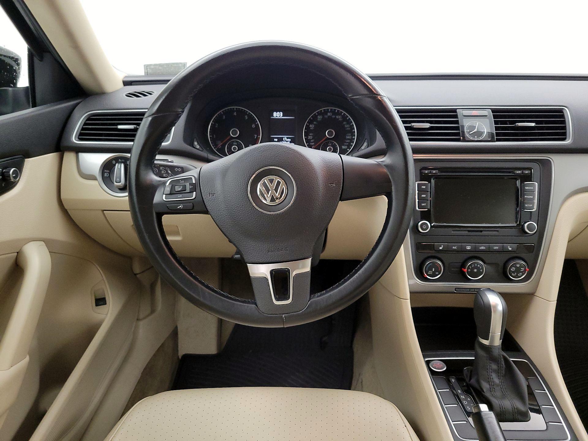 Thumbnail: 2015 Volkswagen Passat - 10
