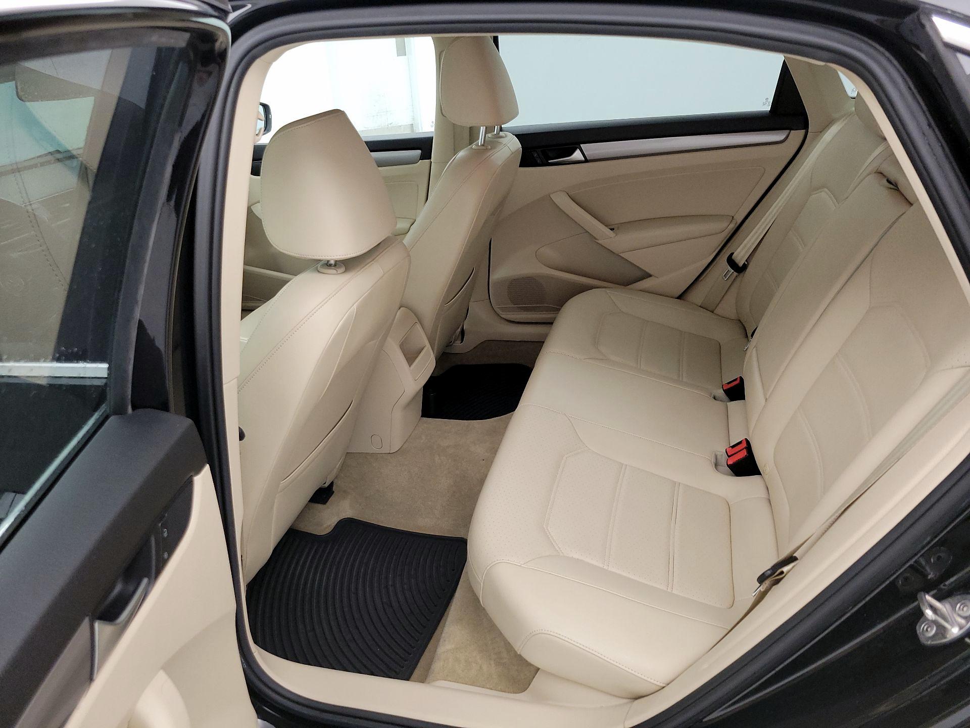 Thumbnail: 2015 Volkswagen Passat - 18