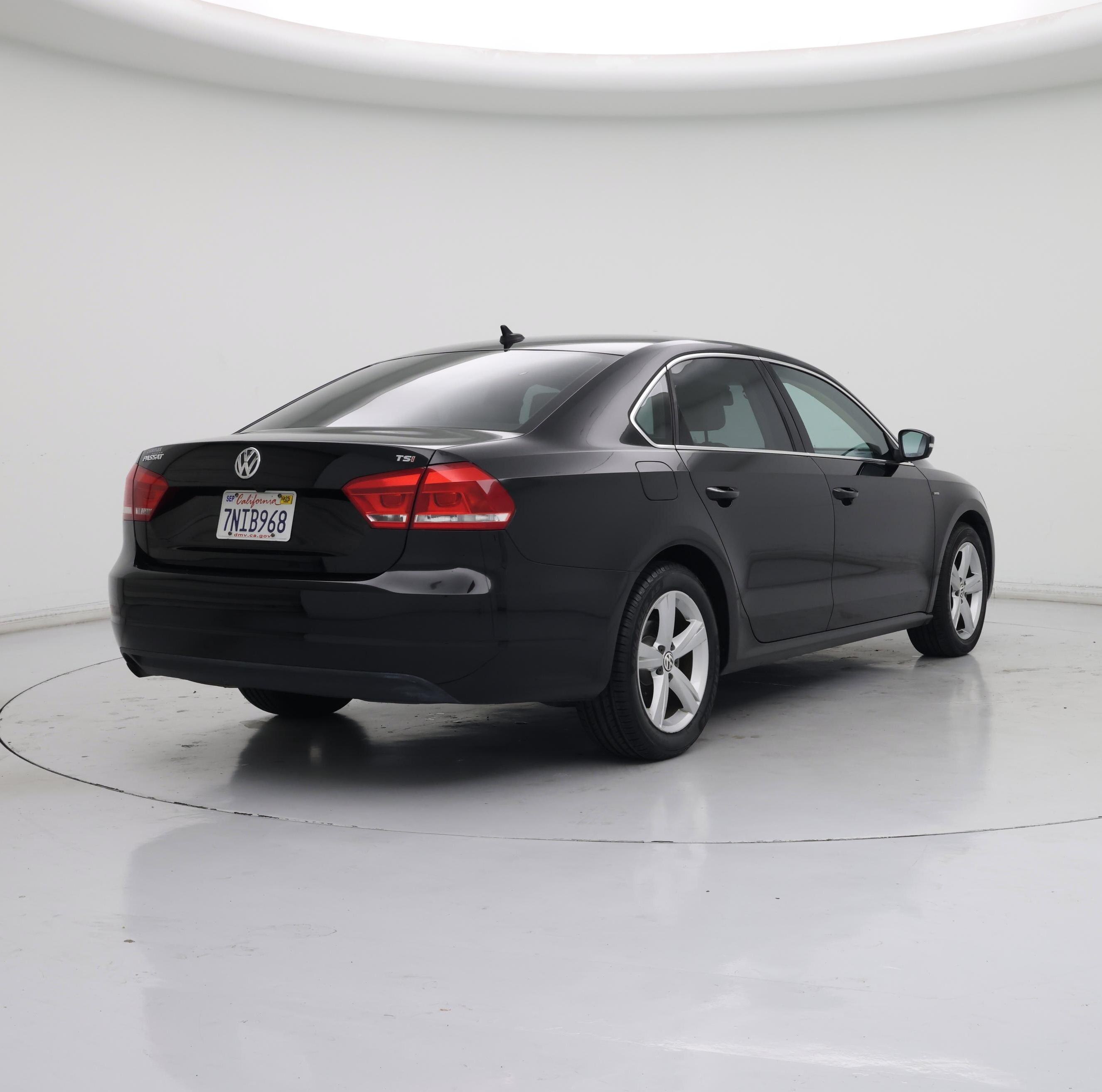 Thumbnail: 2015 Volkswagen Passat - 8