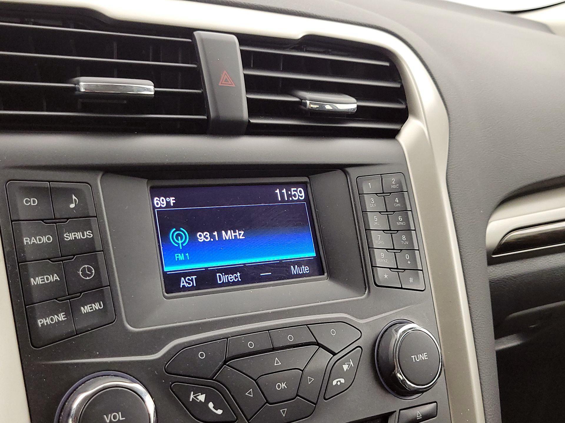 Thumbnail: 2015 Ford Fusion - 15