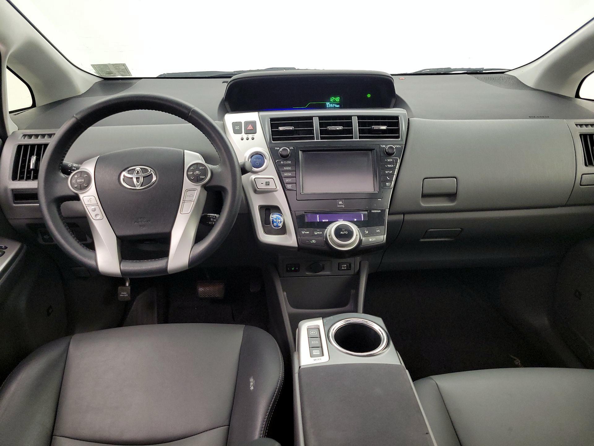 Thumbnail: 2014 Toyota Prius v - 9