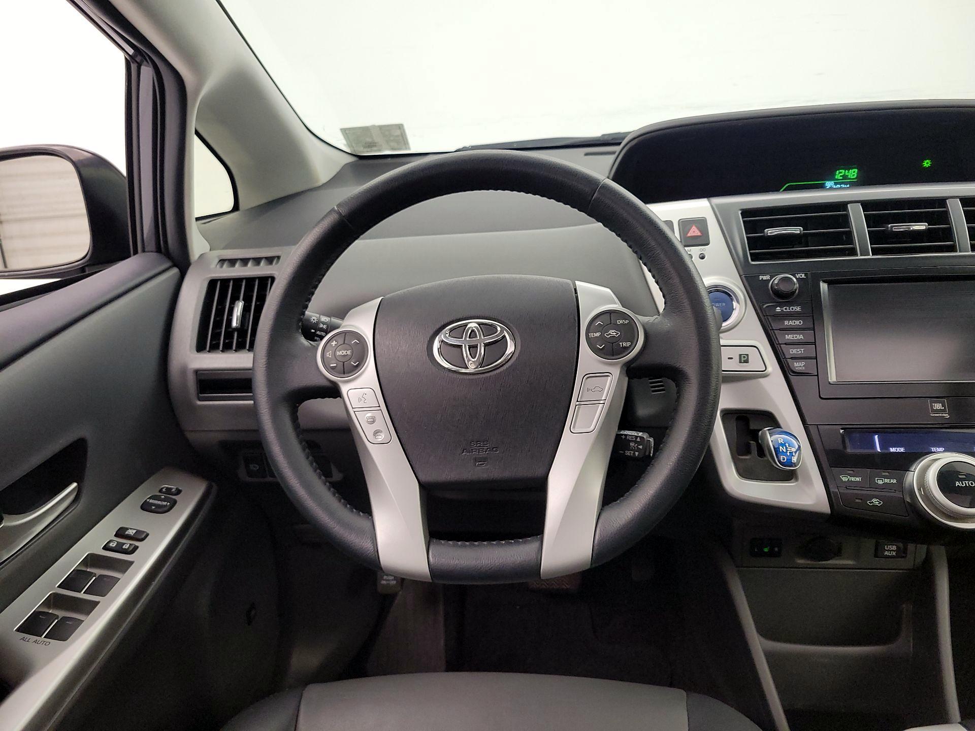 Thumbnail: 2014 Toyota Prius v - 10